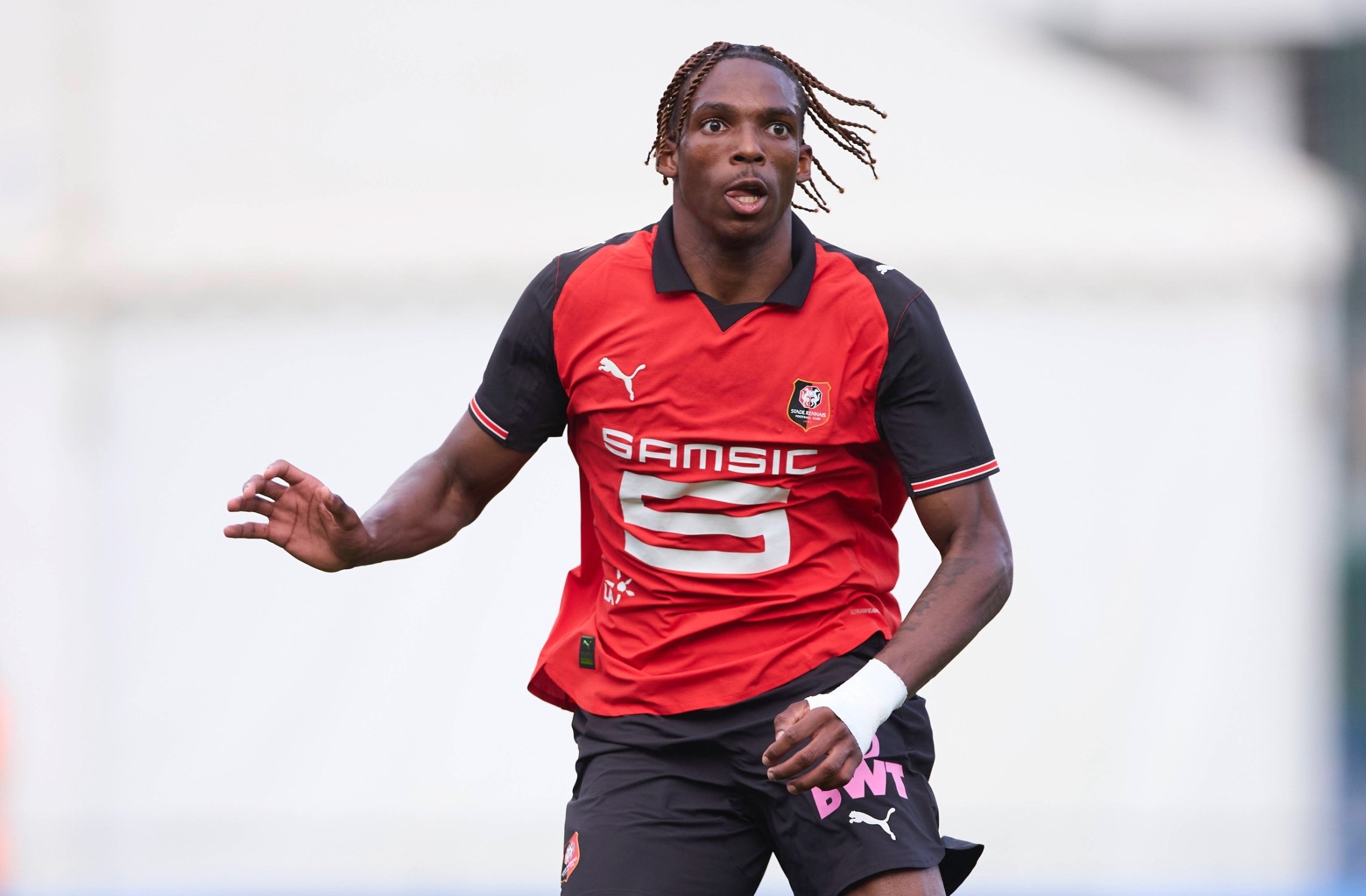 Все футбольные трансферы 17 января 2026 года.