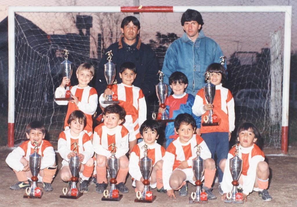 Leo Mesi - najmanji na ovoj fotografiji