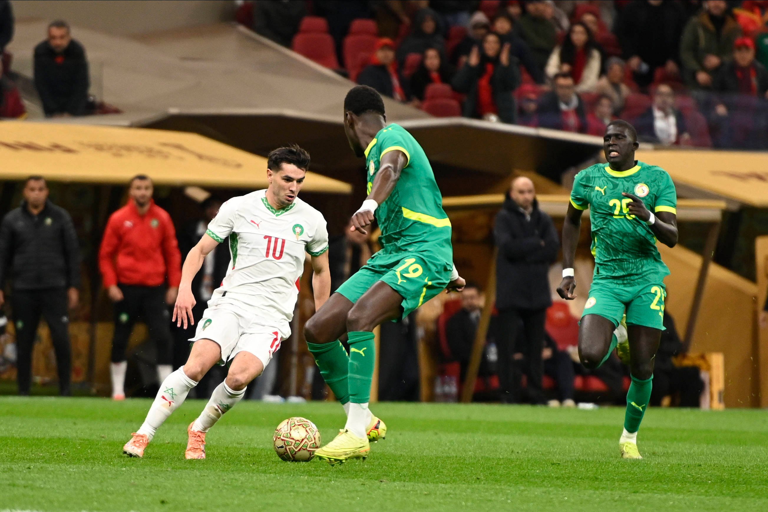 Сенегал вырвал победу у Марокко в скандальном финале Кубка Африки.