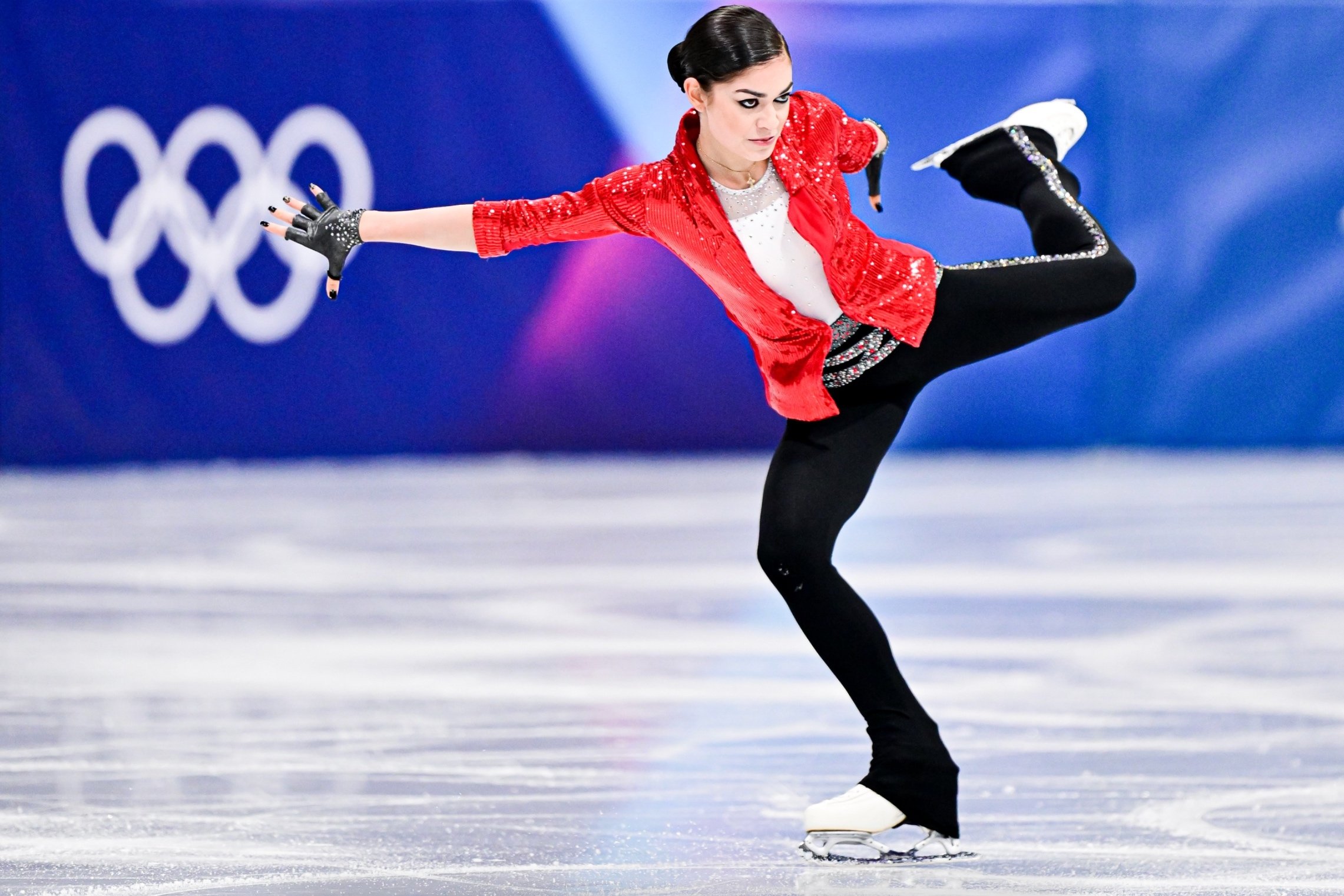Петросян с падением исполнила произвольную программу на Олимпиаде-2026.