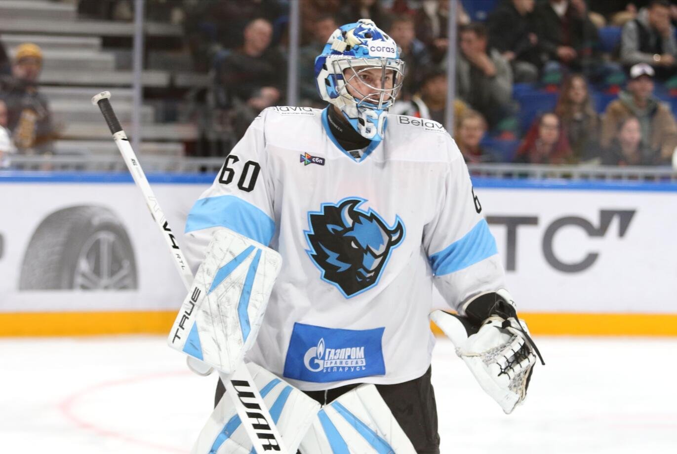 Минское «Динамо» разгромило «Амур» в матче КХЛ, вратарь Фукале оформил ассист.