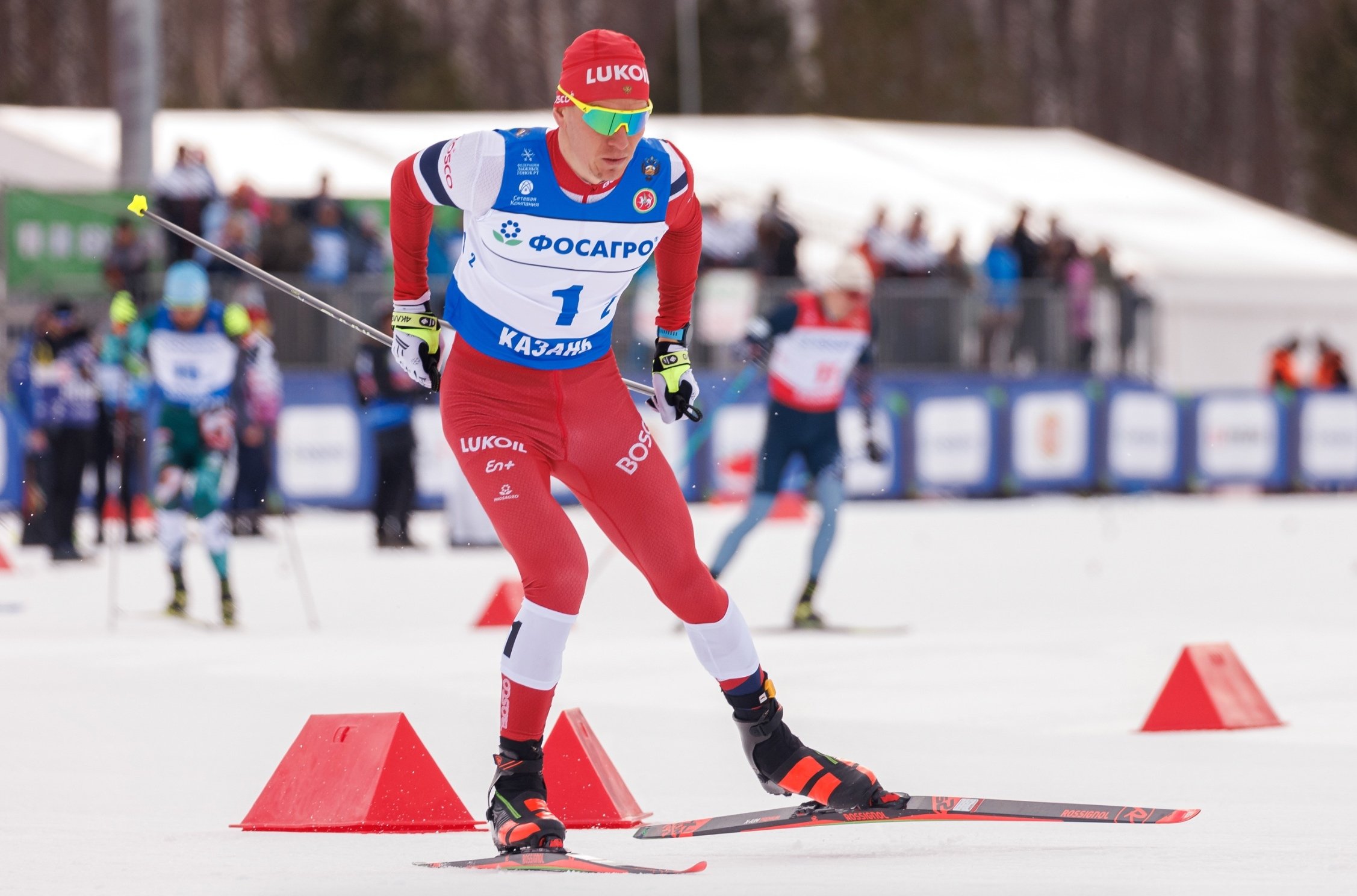 Большунов финишировал 13-м в гонке на 15 км классическим стилем в Кировске.