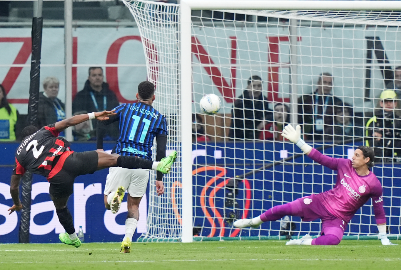 «Милан» победил «Интер» и сократил отставание в таблице Серии А.