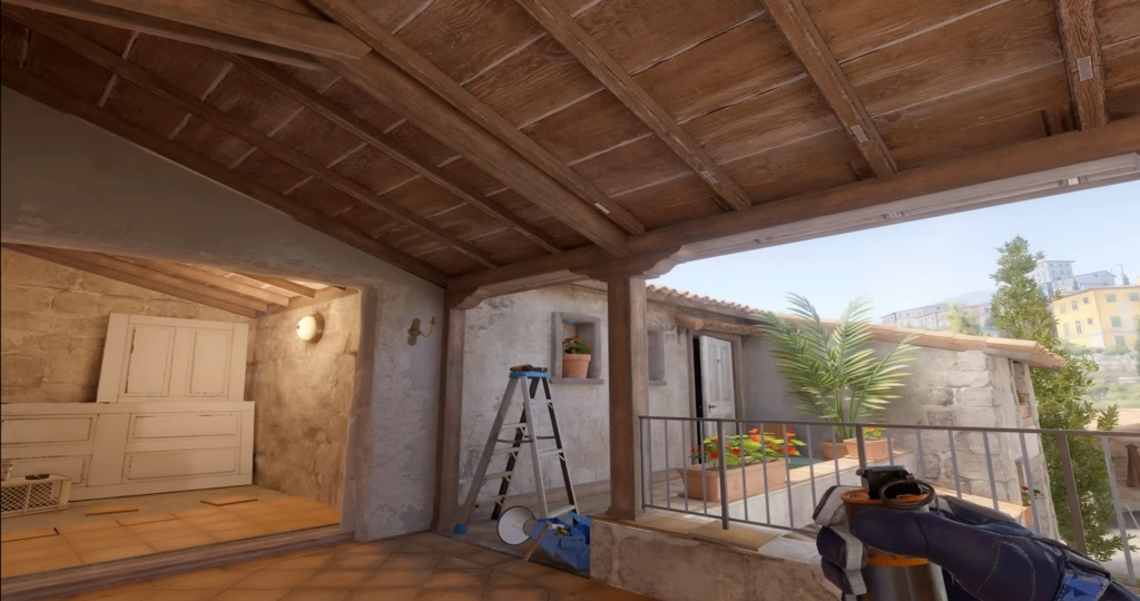 Смок на машину под балконом