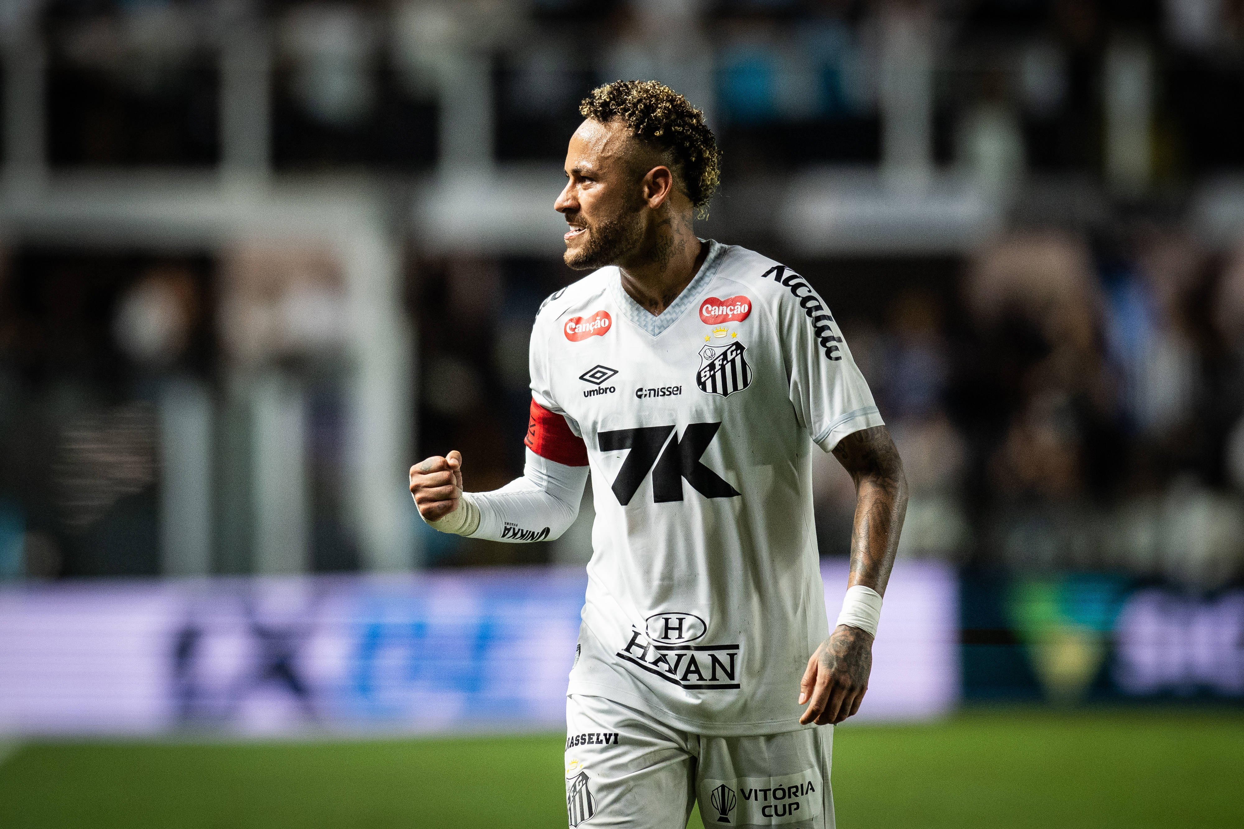 Компания отца Неймара приобрела права на бренд «Pele».