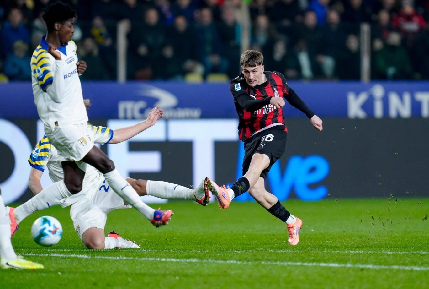 «Милан» сыграл вничью с «Пармой» в Серии А, упустив преимущество в два мяча.