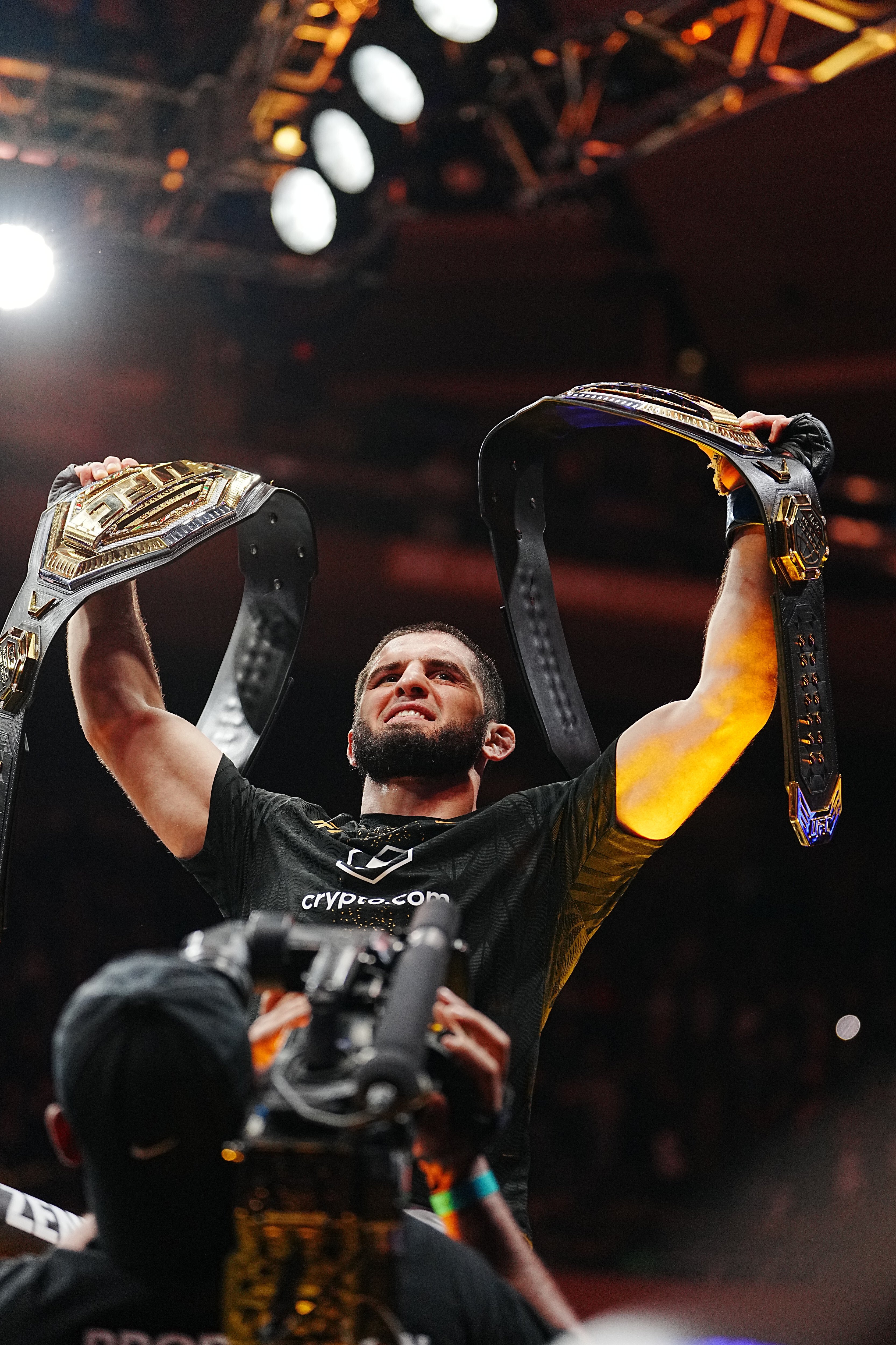 Махачев вернулся на первое место рейтинга P4P UFC после победы над Маддаленой.