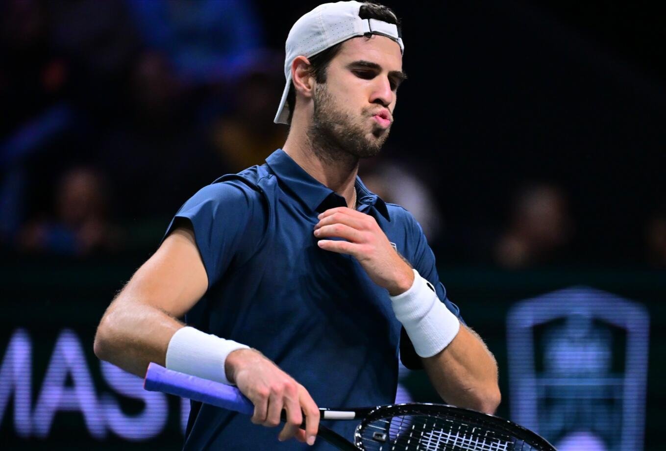 Хачанов не смог выйти в четвертьфинал «Мастерса» в Париже, проиграв Де Минору.