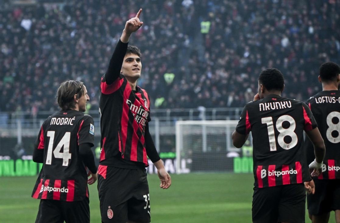 «Милан» не смог обыграть «Сассуоло», но остался лидером Серии А.