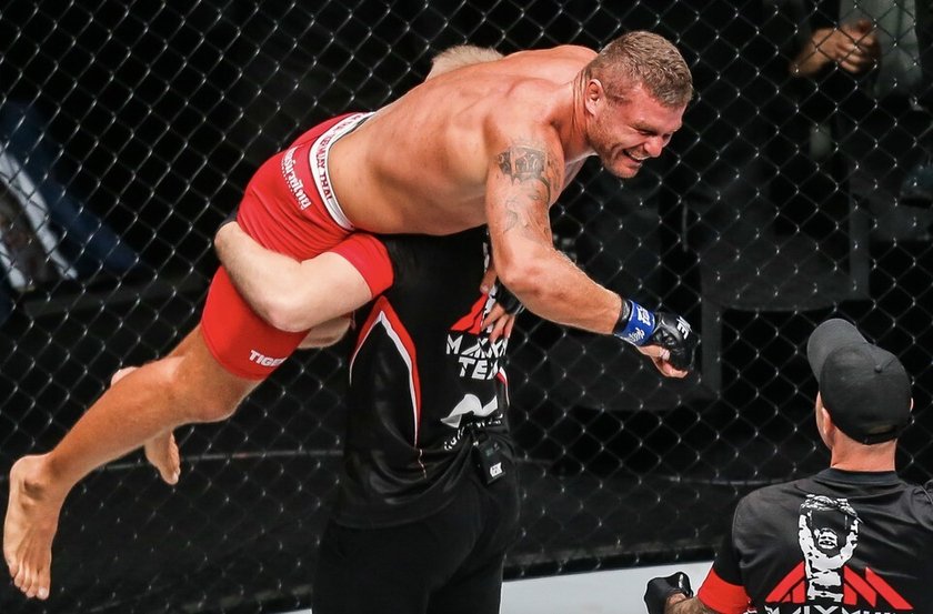 Малыхин нокаутировал сенегальца Кейна и вернул титул чемпиона ONE Championship.