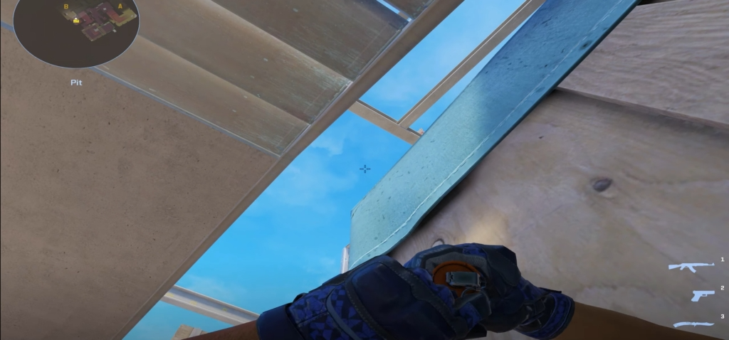 Дым на электрик из-под ящика под лестницей на B-рампе