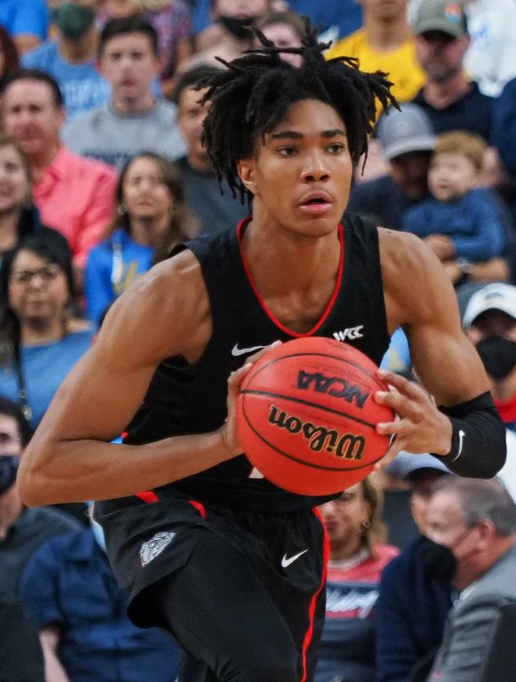 Игрок в момент выполнения передачи