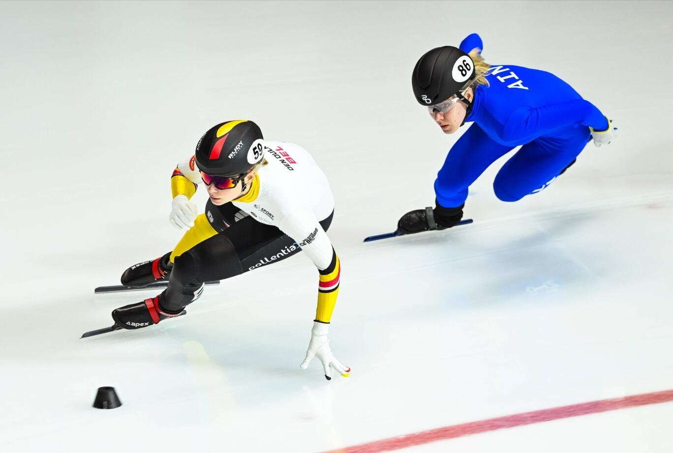 Шорт-трекистка Крылова упала во время забега и не прошла в четвертьфинал Олимпиады.