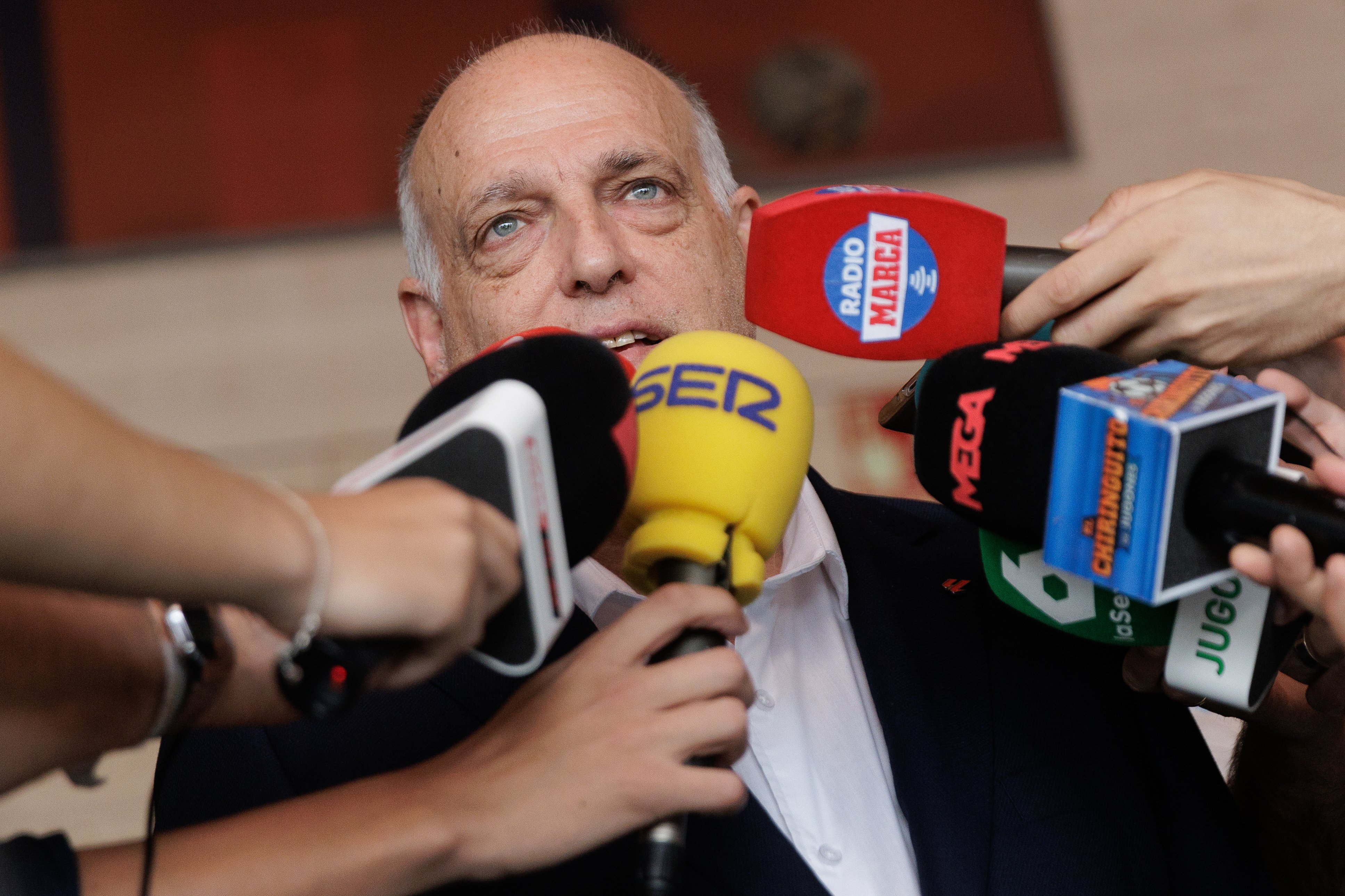 Президент Ла Лиги Тебас может лишиться поста из-за раскрытия сведений о продаже VIP-лож «Барселоны».