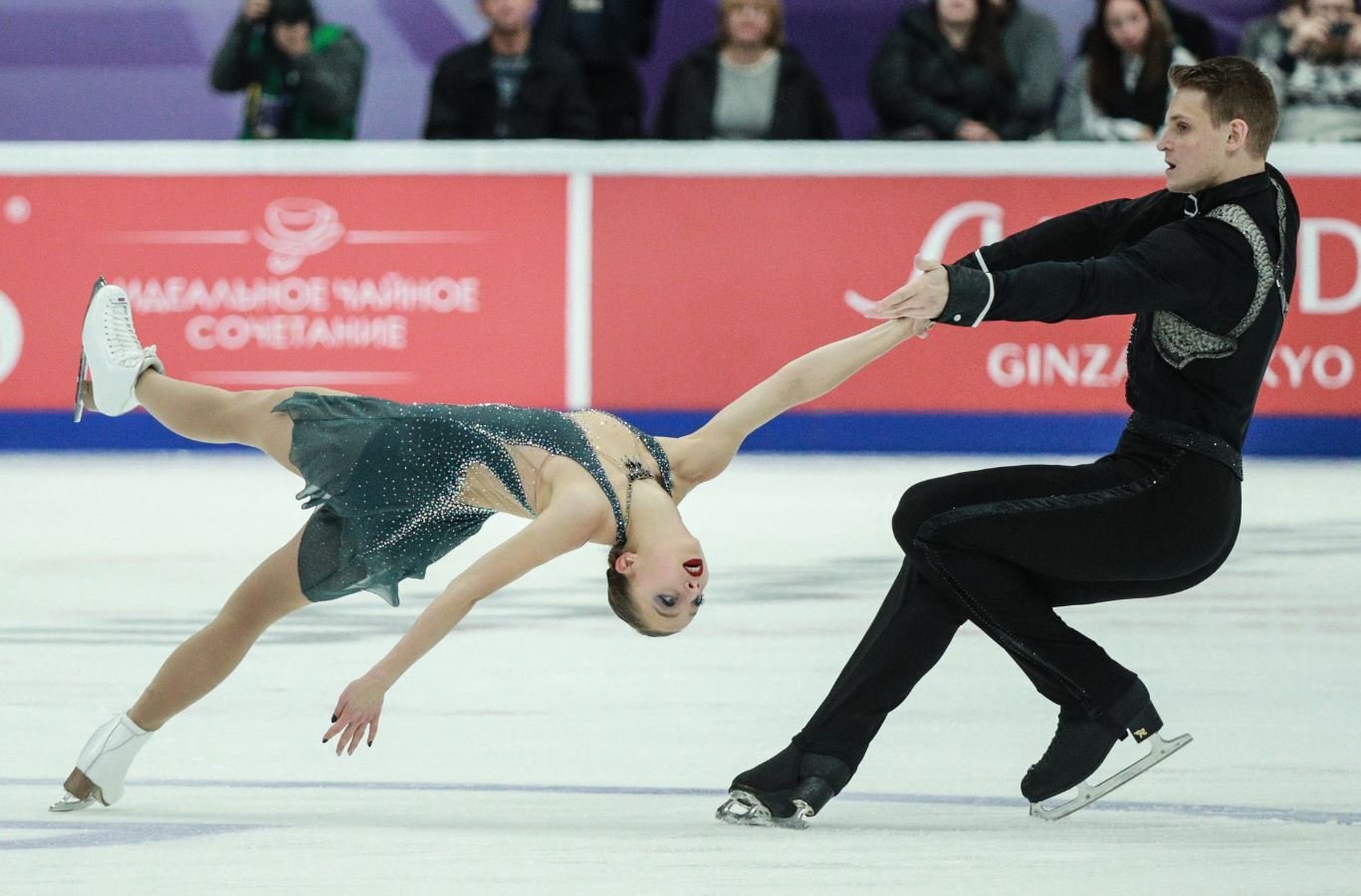 Бойкова и Козловский с четверным выбросом выиграли этап Гран-при в Казани.