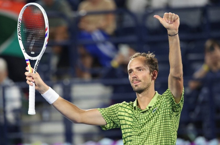 Медведев с «баранкой» разгромил Баэса и вышел в 1/8 финала турнира в Индиан-Уэллсе.