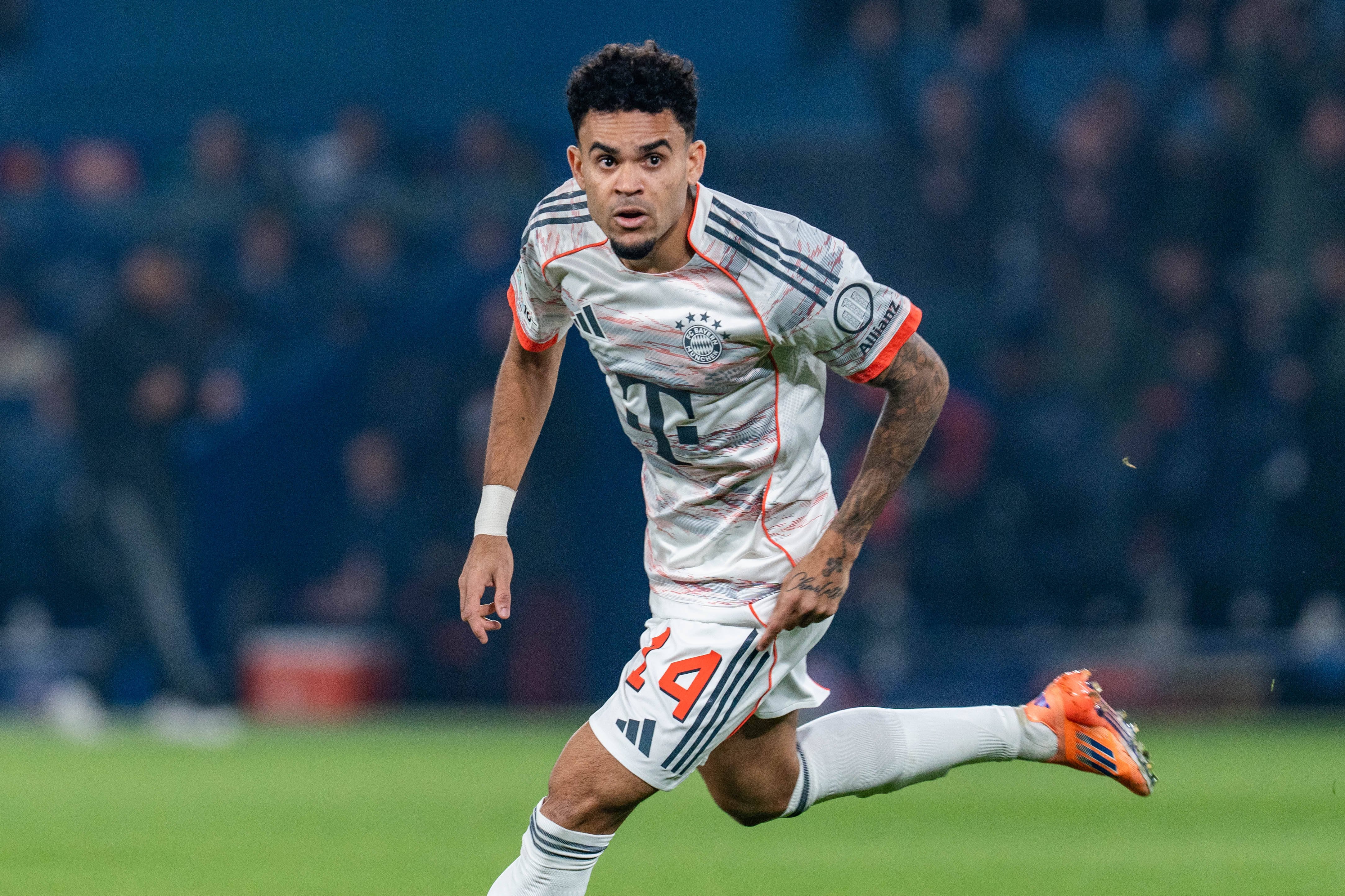 Дубль Луиса Диаса принёс «Баварии» победу над «ПСЖ» в Лиге чемпионов.