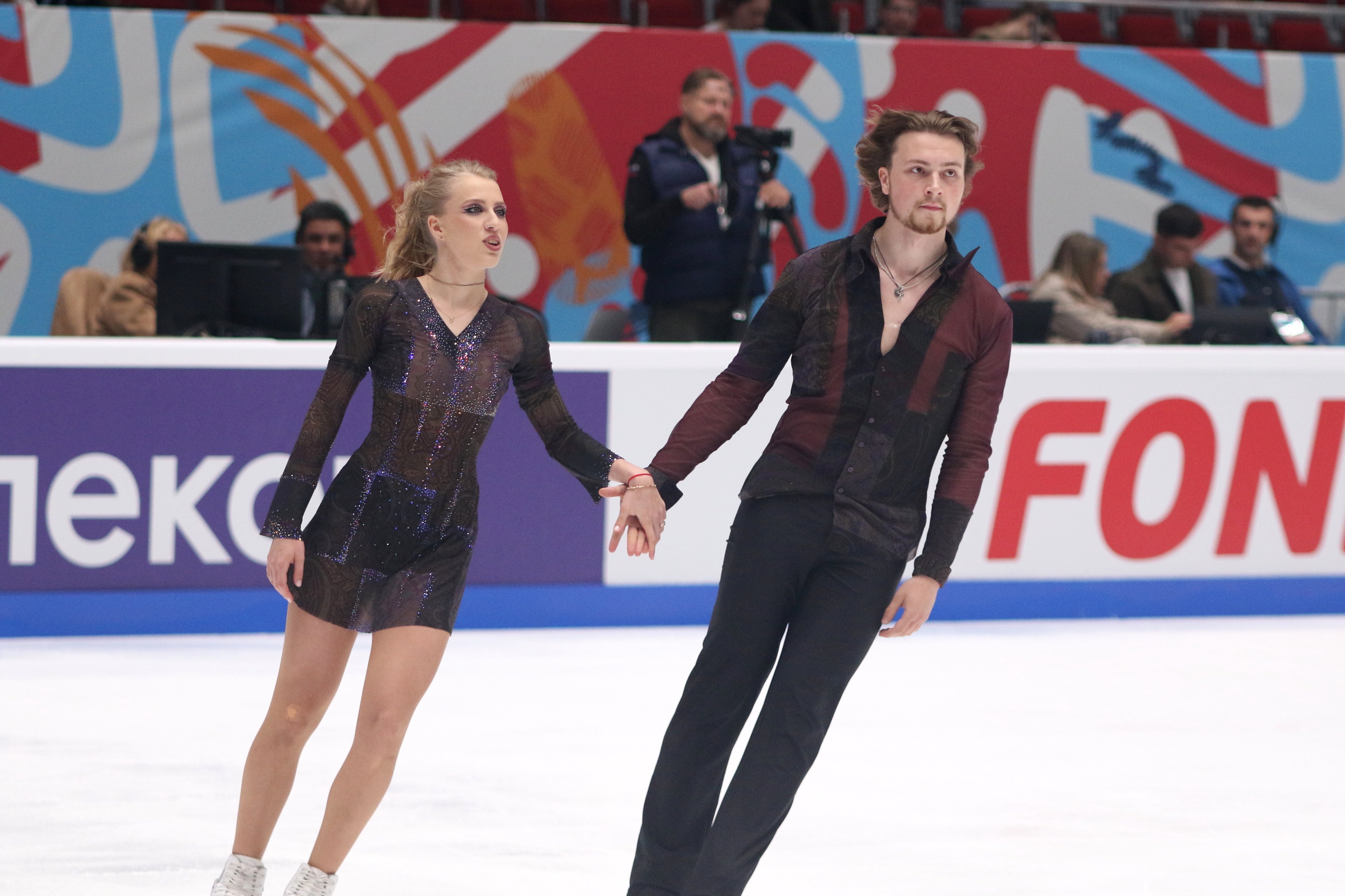 Миронова и Устенко выиграли этап Гран-при России в Омске.