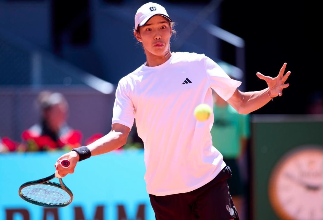 17-летний Омарханов разгромил индийца Духана и вышел в полуфинал турнира в Тунисе.