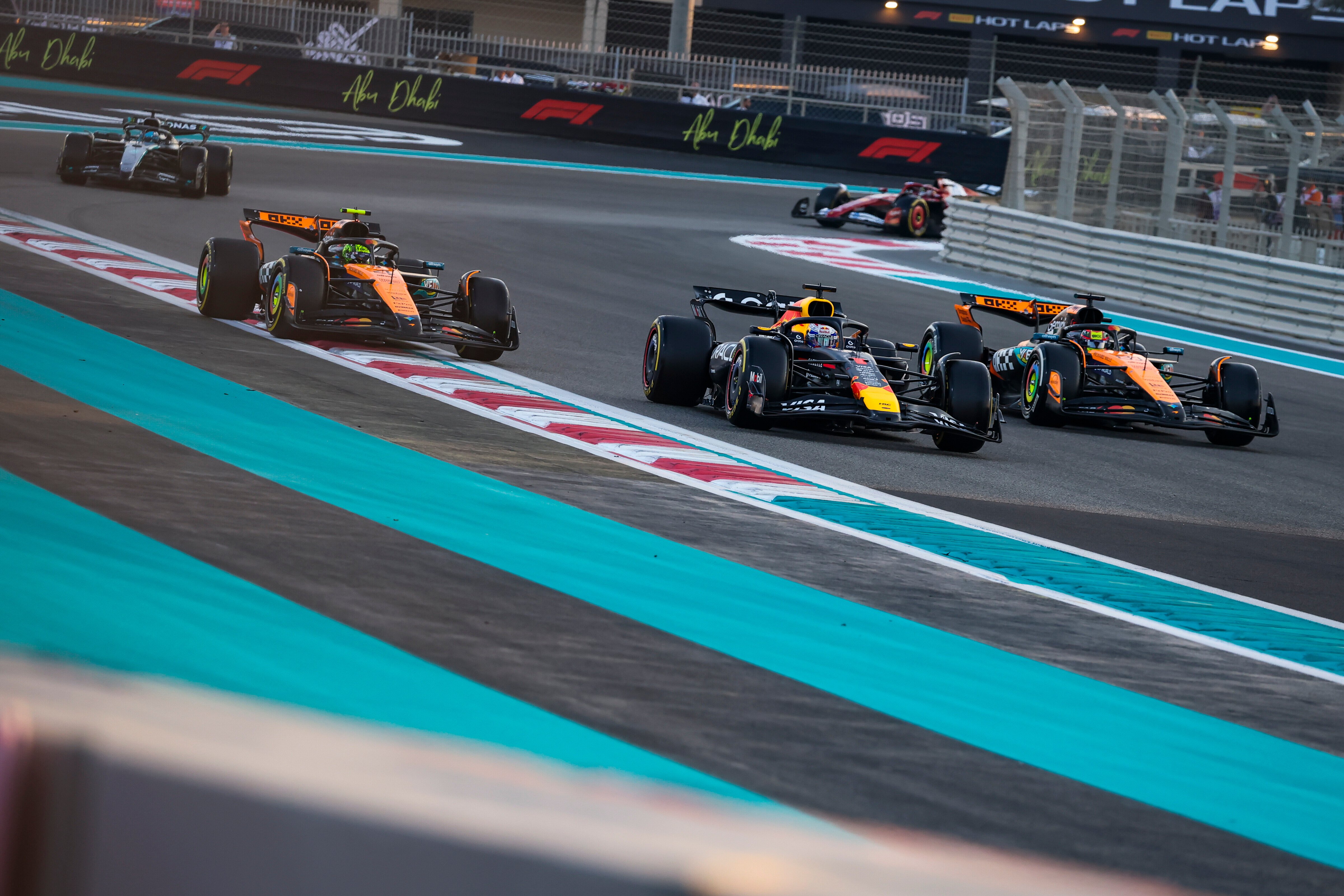 Пилот «Макларена» Норрис впервые в карьере стал чемпионом «Формулы‑1».