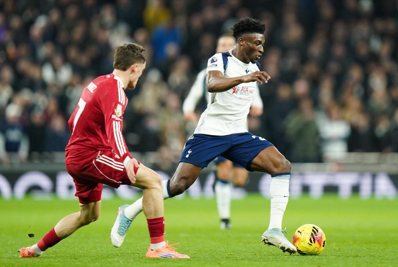 Гол Экитике с паса Вирца помог «Ливерпулю» победить «Тоттенхэм» и подняться в топ-5 АПЛ.