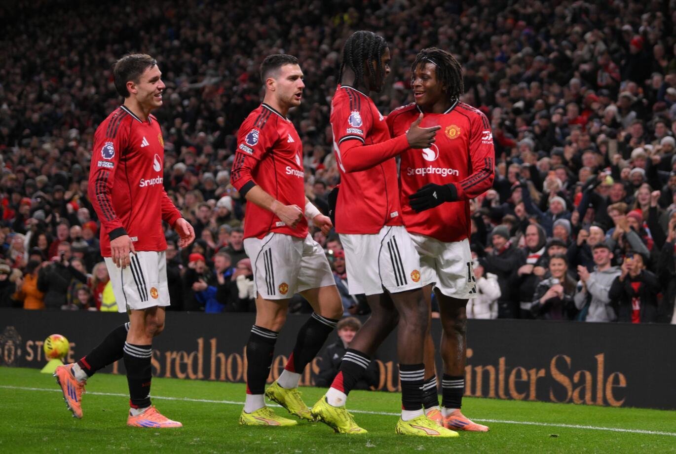 «Манчестер Юнайтед» удержал победу над «Ньюкаслом» и поднялся в топ-5 АПЛ.