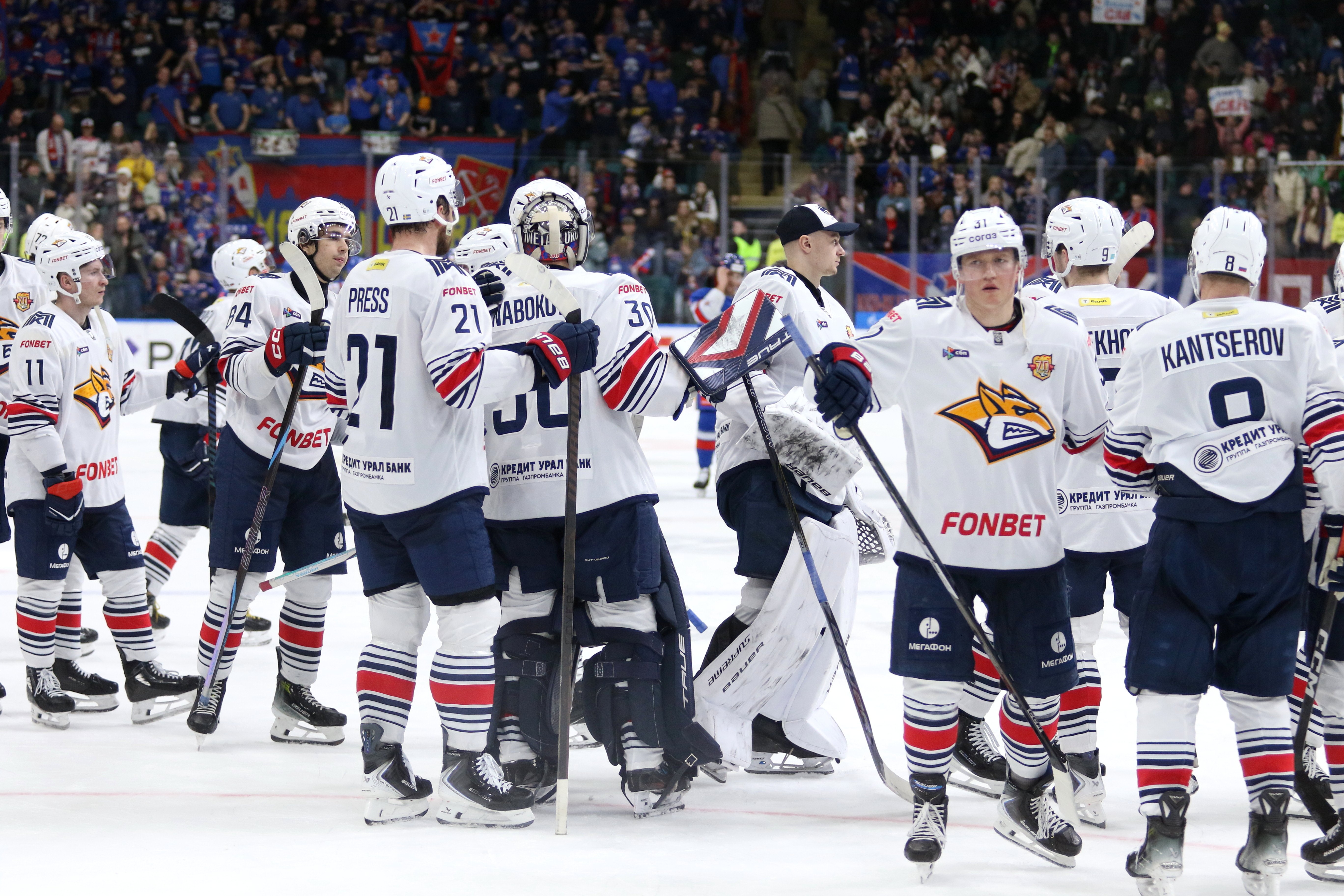 «Металлург» обыграл «Автомобилист» в уральском дерби.