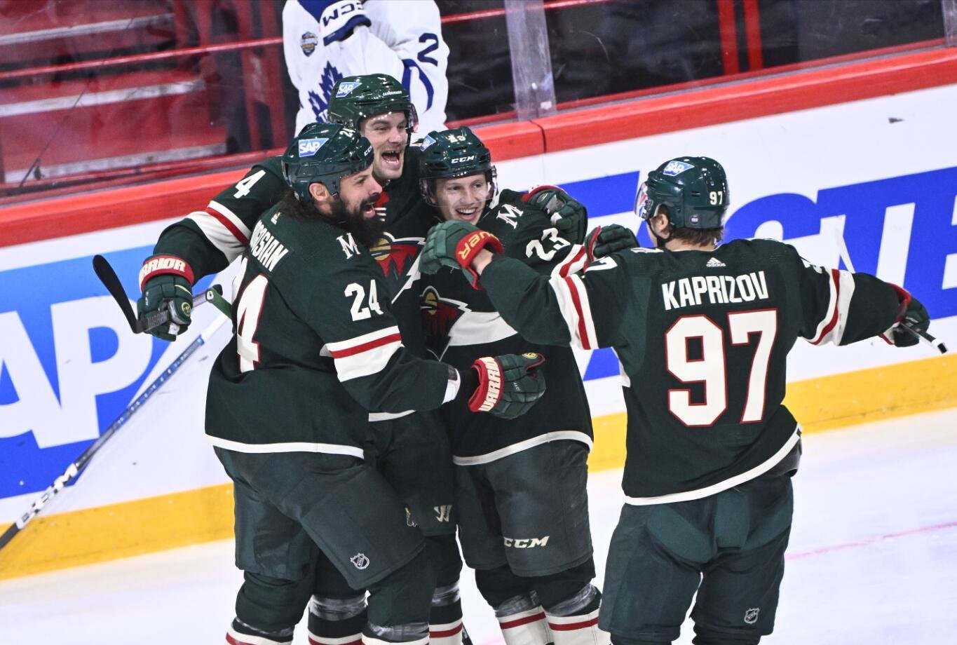 «Миннесота» благодаря трём очкам Капризова одержала волевую победу над «Детройтом» в НХЛ.