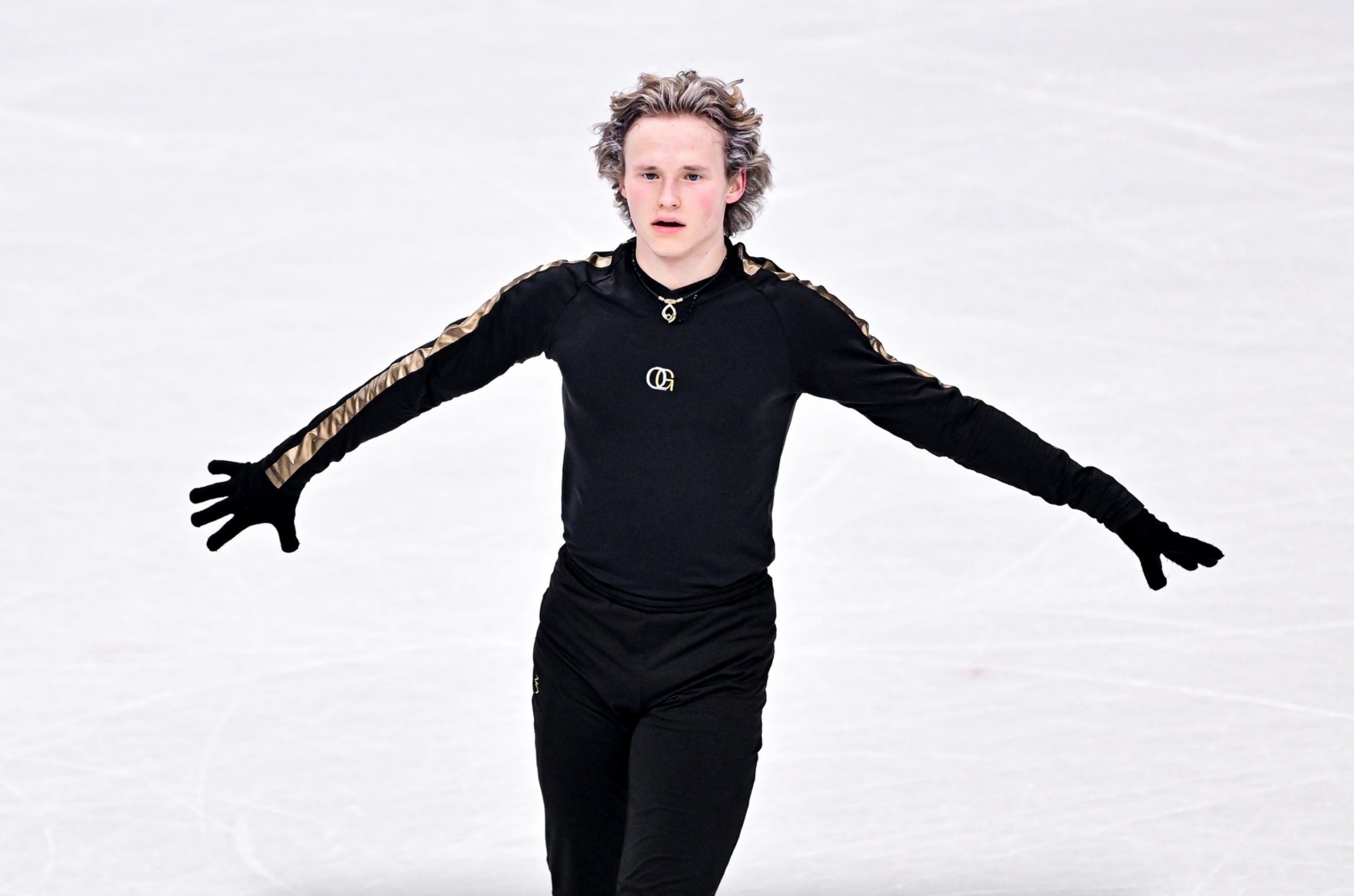 Малинин принёс США золото ОИ-2026 в командном турнире фигуристов.