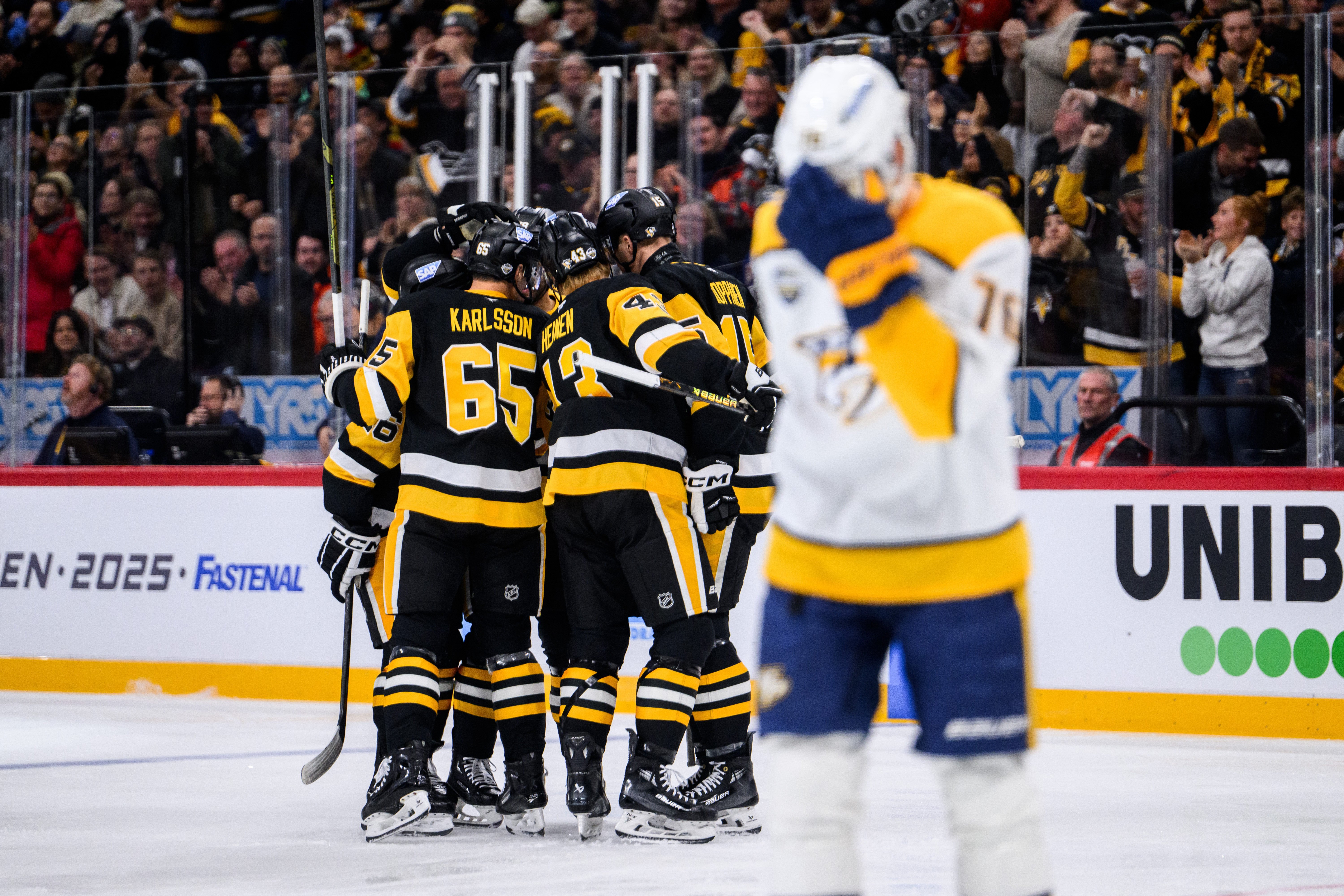 Гол Малкина помог «Питтсбургу» одержать победу над «Нэшвиллом» в Стокгольме.