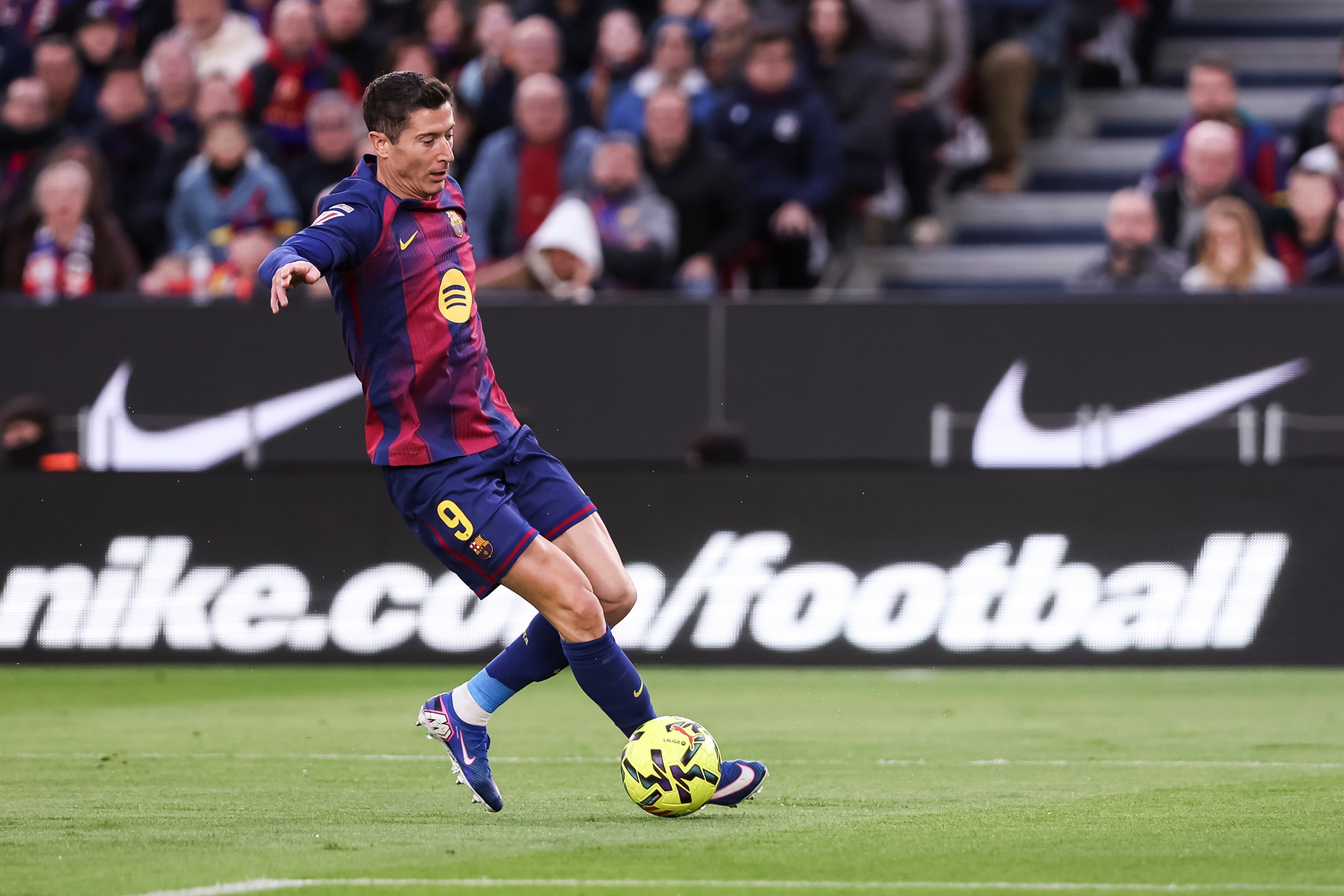 Левандовски повторил бомбардирский рекорд Месси в Лиге чемпионов.