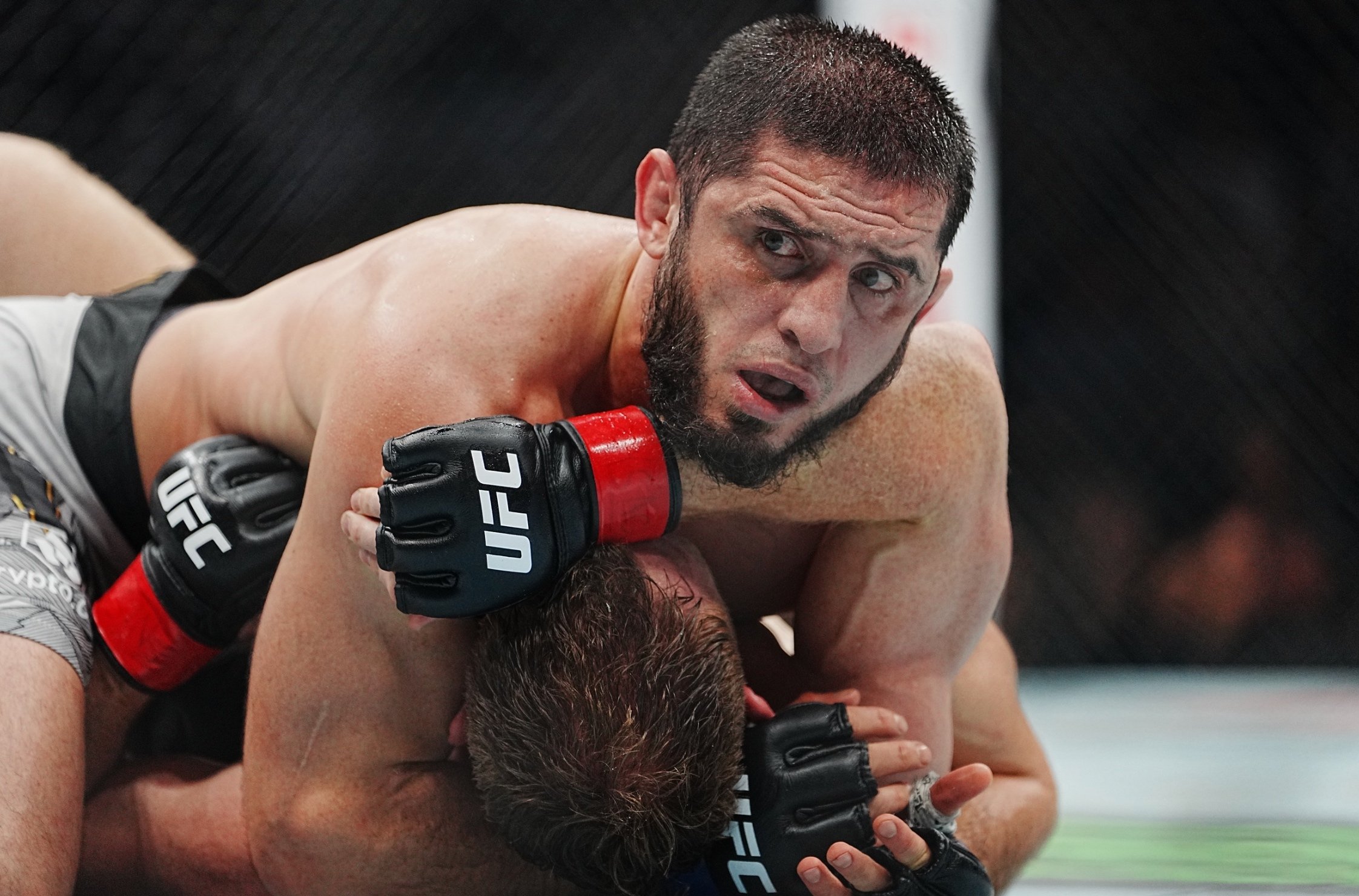 Махачев завершил год лидером рейтинга UFC вне зависимости от весовой категории.