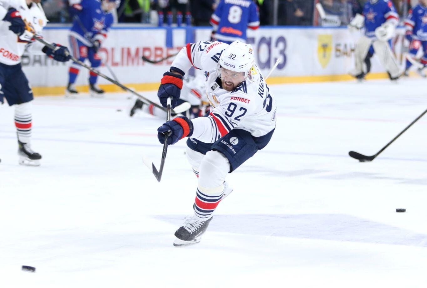 Дебютный гол Кузнецова принёс «Салавату Юлаеву» победу над «Барысом» в матче КХЛ.