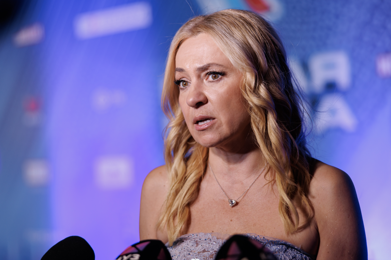 Рудковская опубликовала видео, где мама Костылевой бьёт фигуристку в живот.