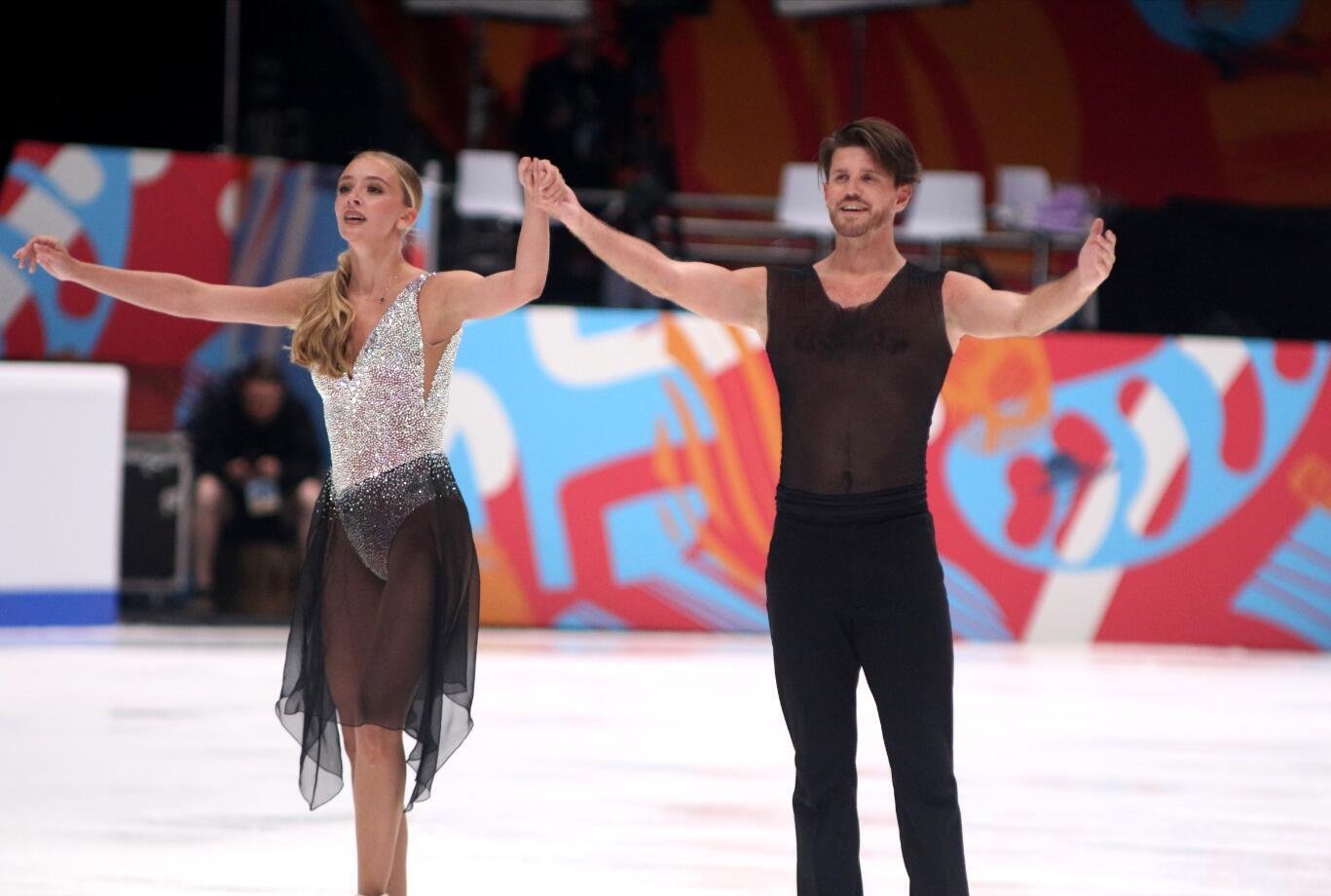 Степанова и Букин лидируют с отрывом в 11 баллов после ритм-танца на этапе Гран-при в Москве.