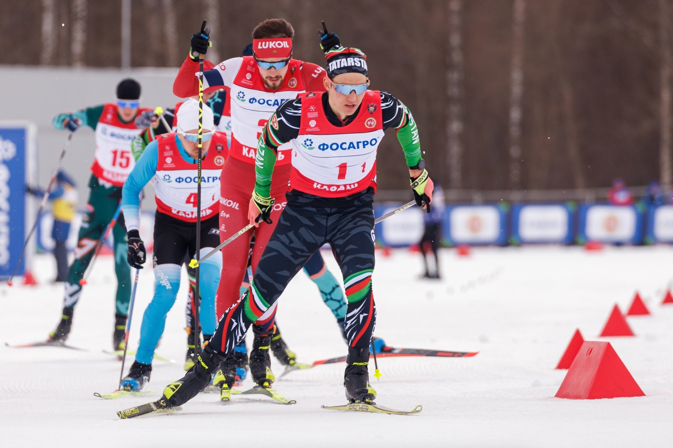 Коростелёв опередил Большунова на 0,1 секунды и выиграл масс-старт на Кубке России.