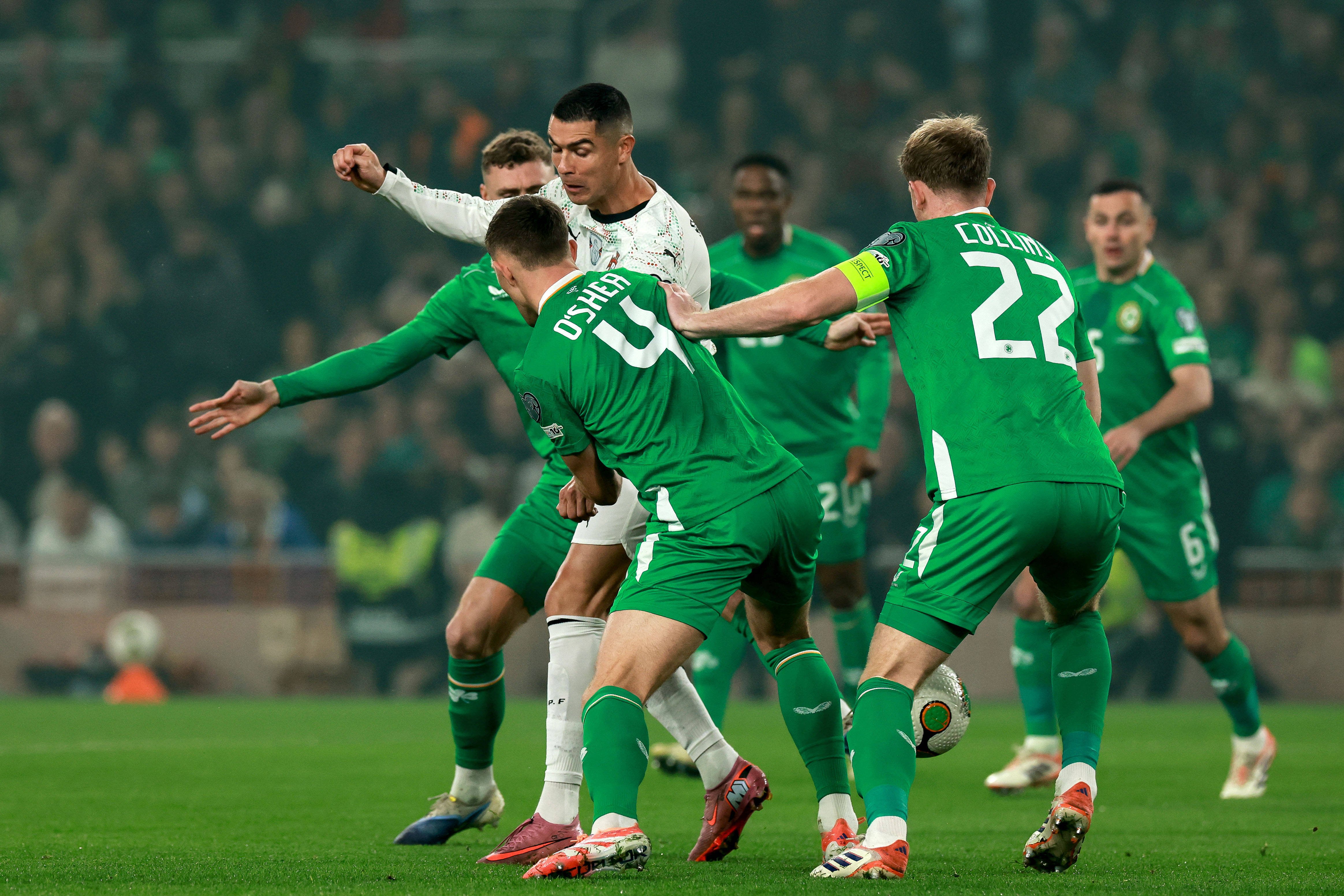 Сборная Португалии сенсационно проиграла Ирландии, Роналду заработал удаление.