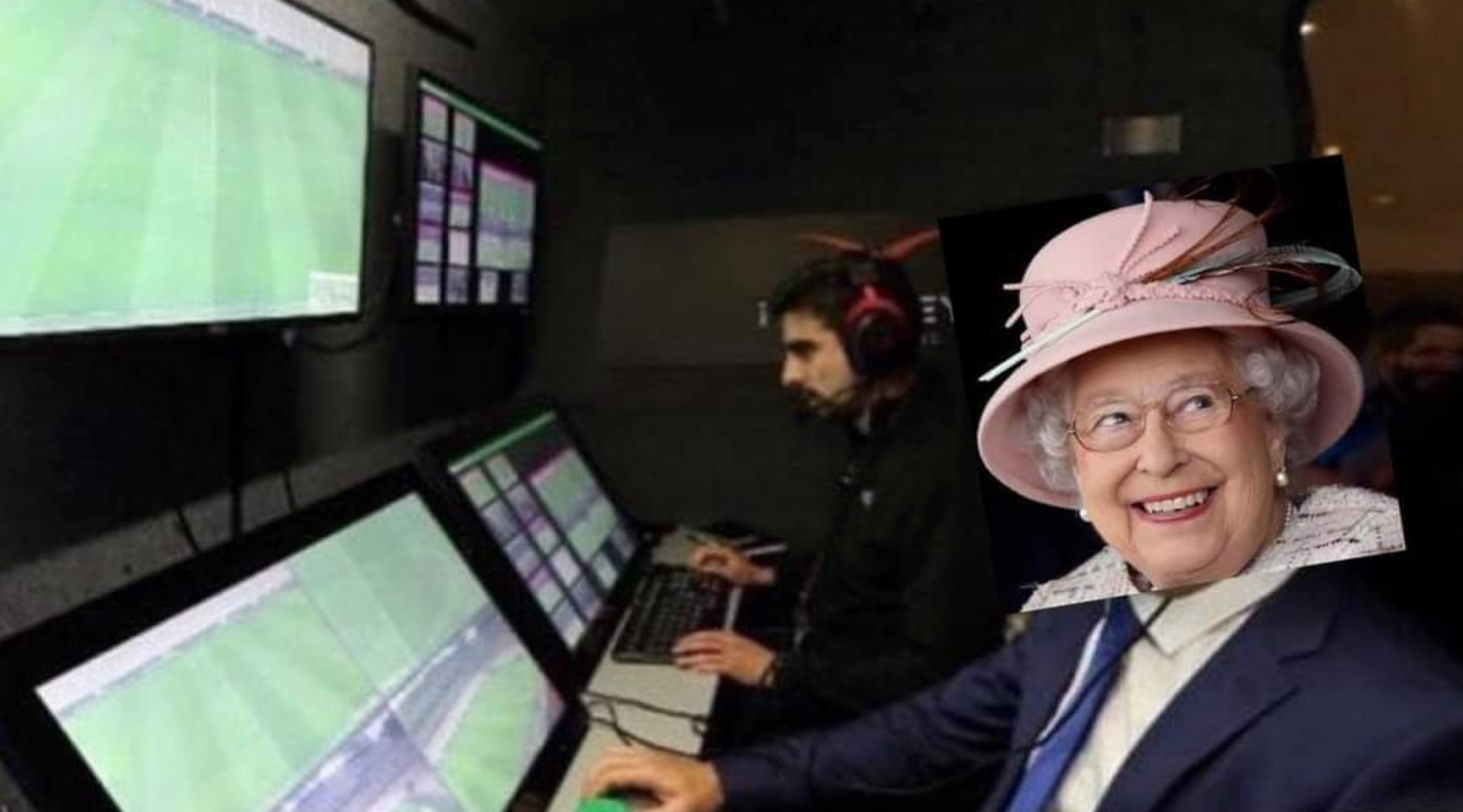 Королева в комнате ВАР на матче Англия - Дания