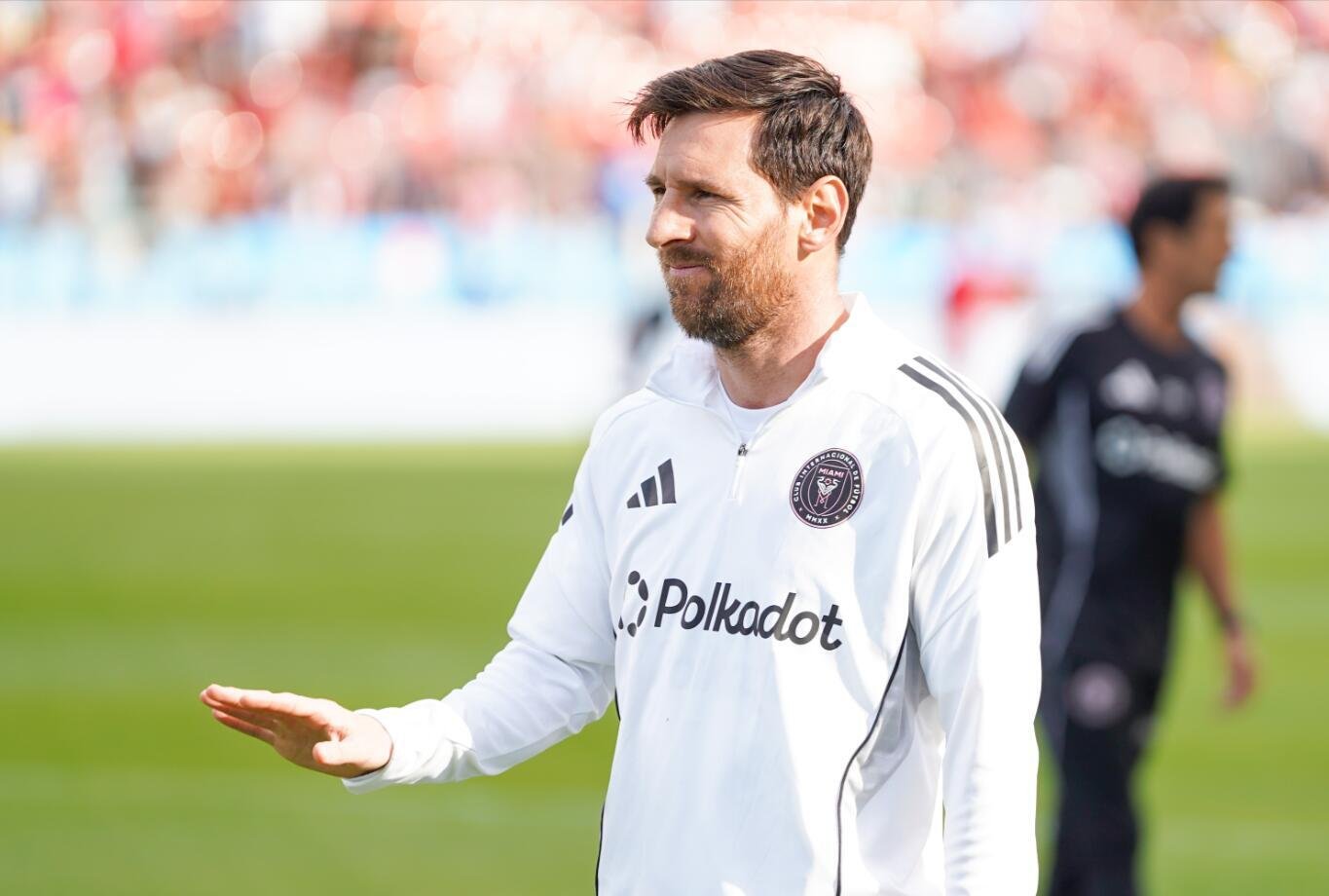 Никита Жегулин: Фанаты разгромили стадион в Калькутте после короткого появления Месси.