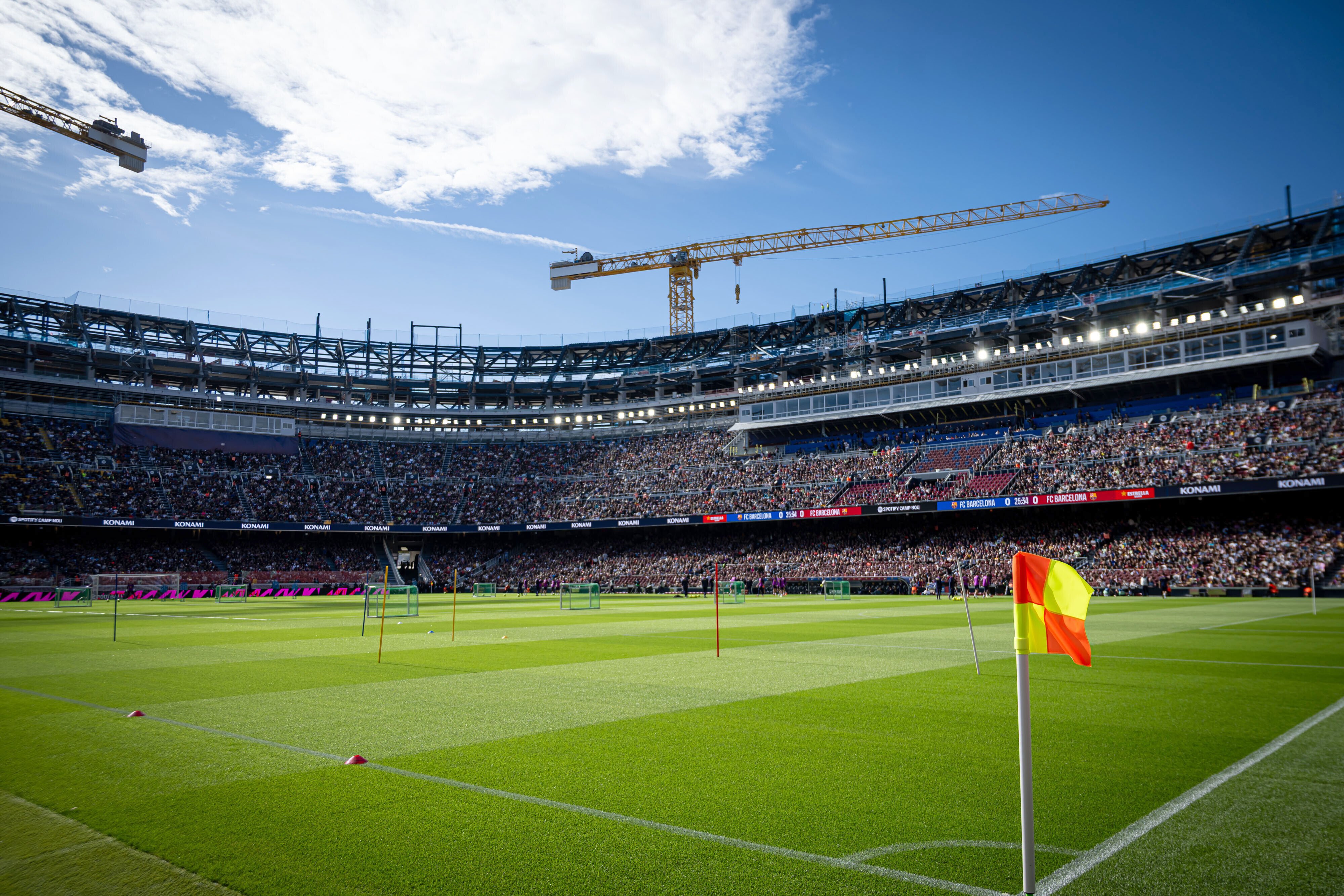 «Барселона» впервые за 2,5 года проведёт матч на «Камп Ноу».