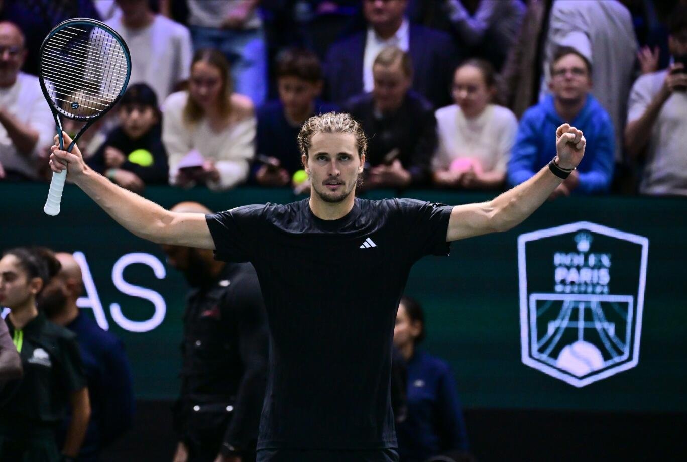 Зверев стал соперником Медведева по четвертьфиналу «Мастерса» в Париже.