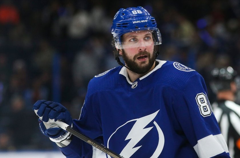 Кучеров стал восьмым российским игроком с 400 голами в НХЛ.