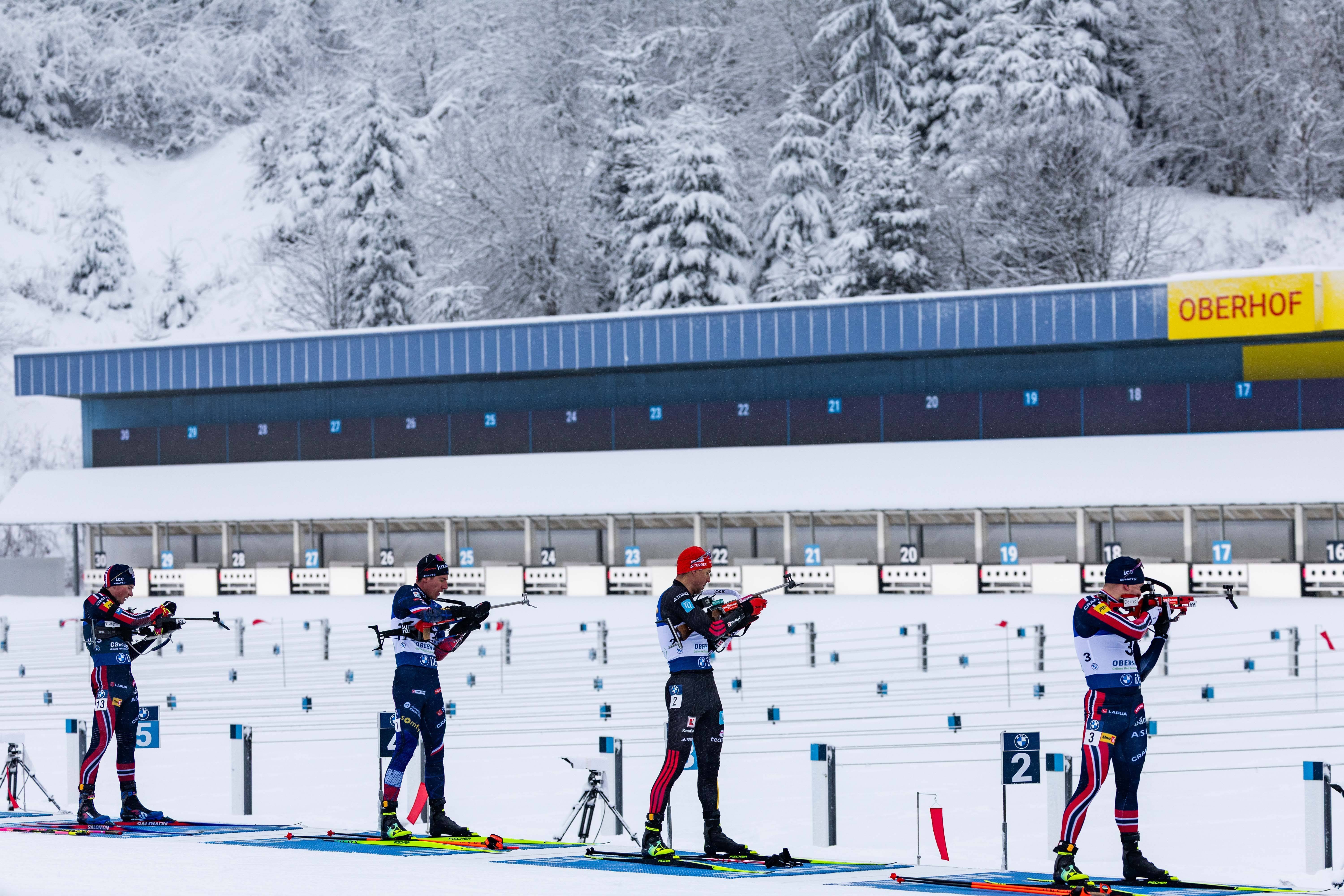Коновалов одержал победу в масс-старте на чемпионате России по биатлону в Ижевске.