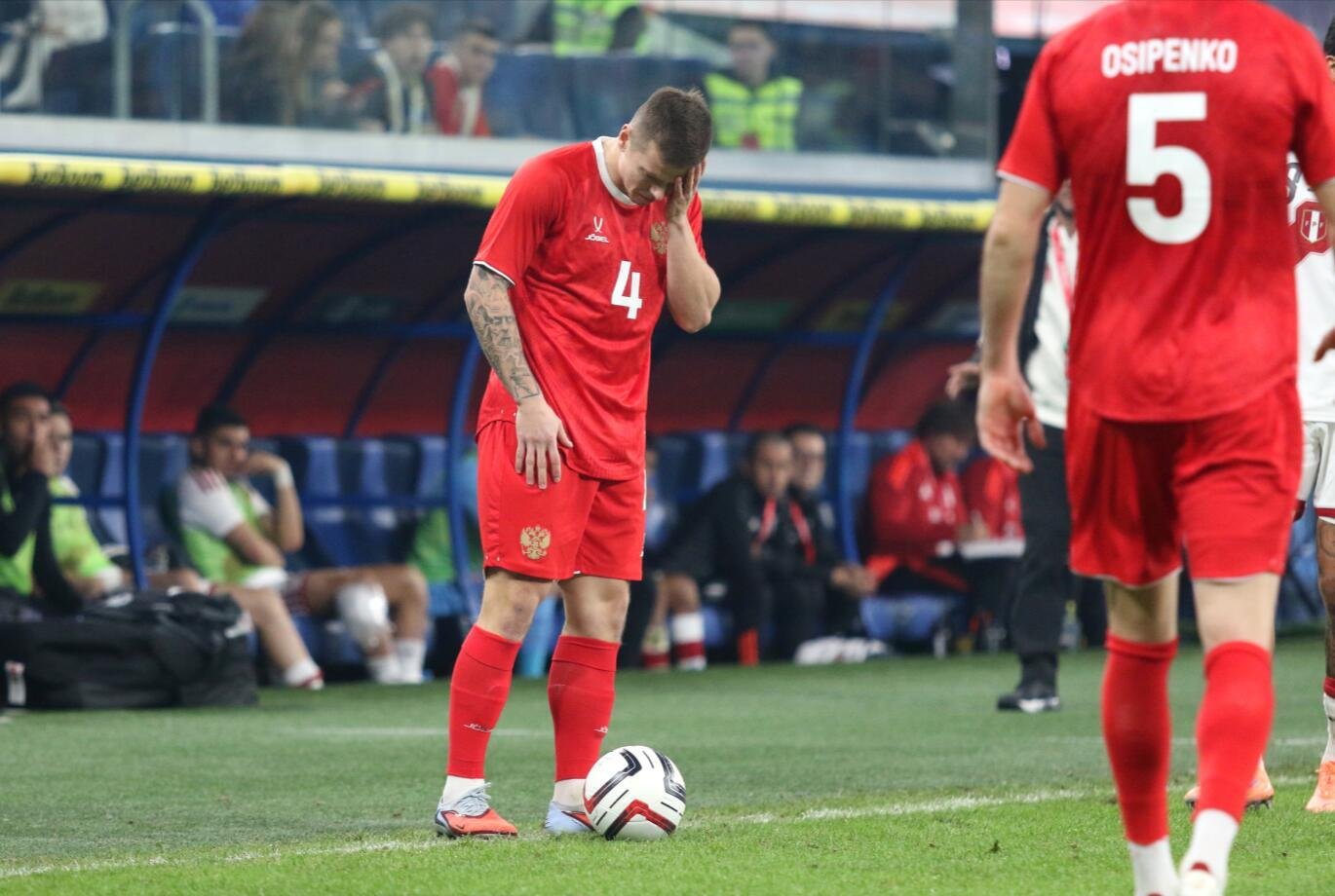 Сборная Чили открыла счёт в концовке первого тайма матча с Россией.