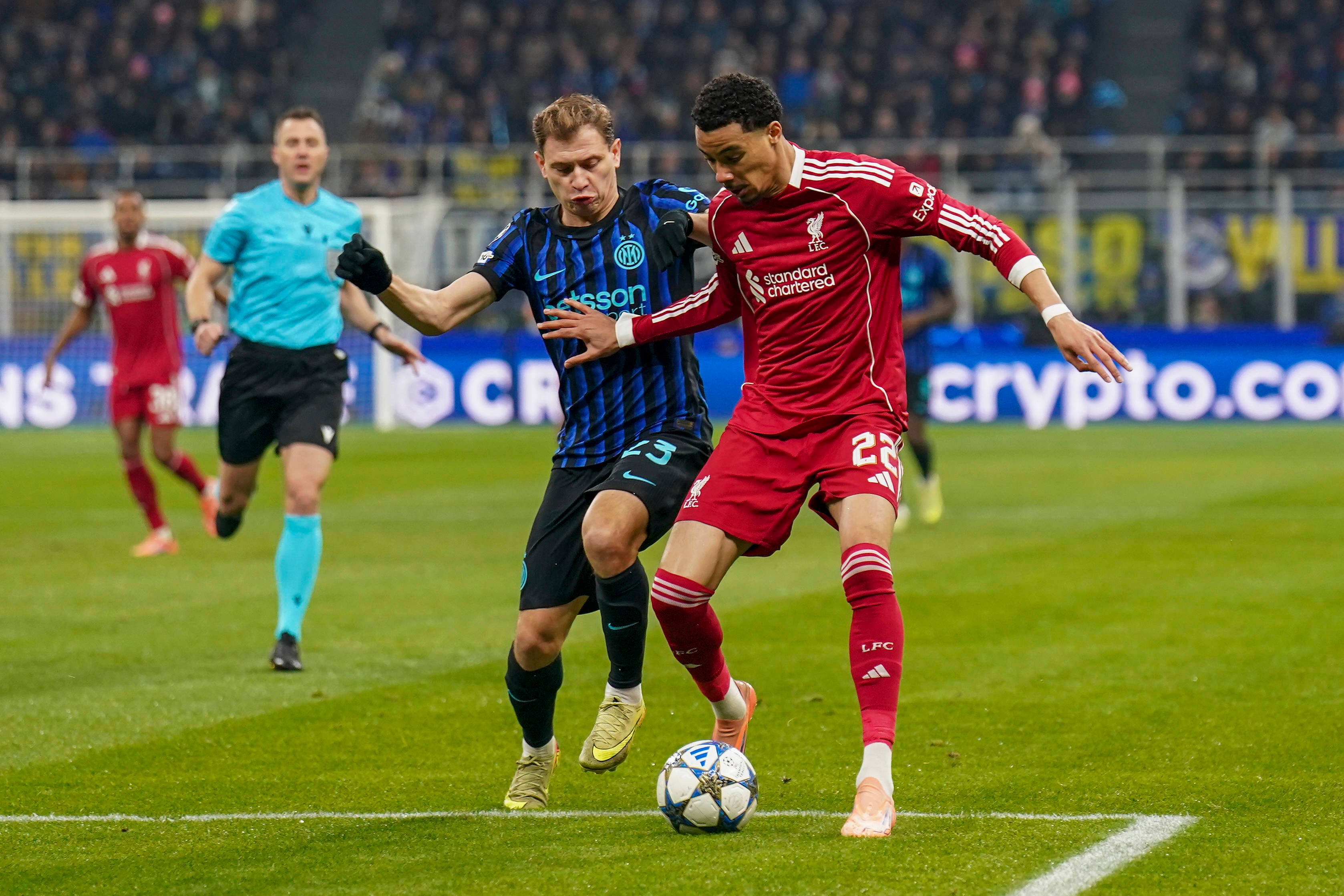 «Ливерпуль» обыграл «Интер» благодаря голу Собослаи с пенальти.