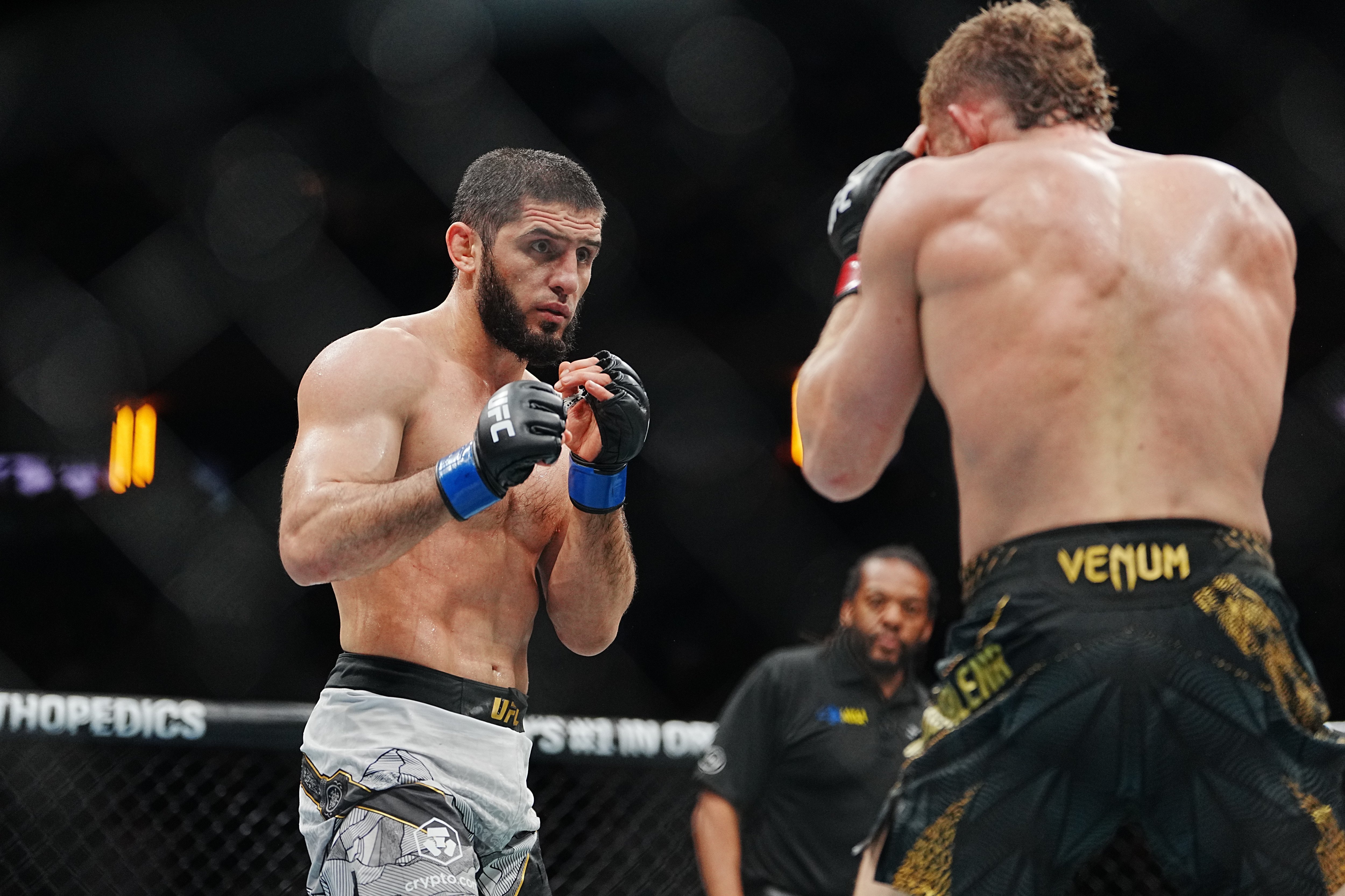 Махачев повторил рекорд UFC по продолжительности победной серии.