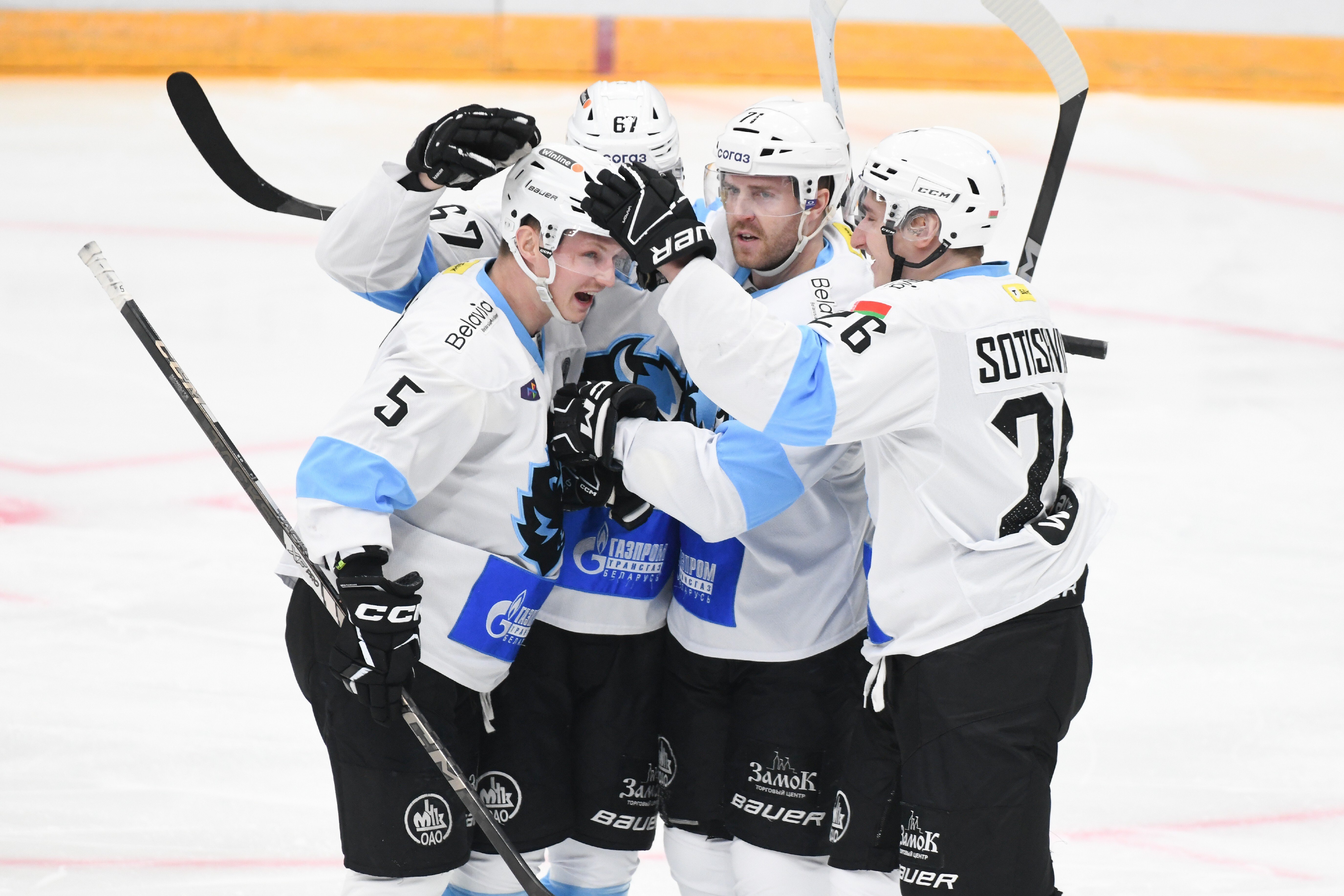 Минское «Динамо» обыграло ЦСКА и продлило серию побед до пяти матчей.