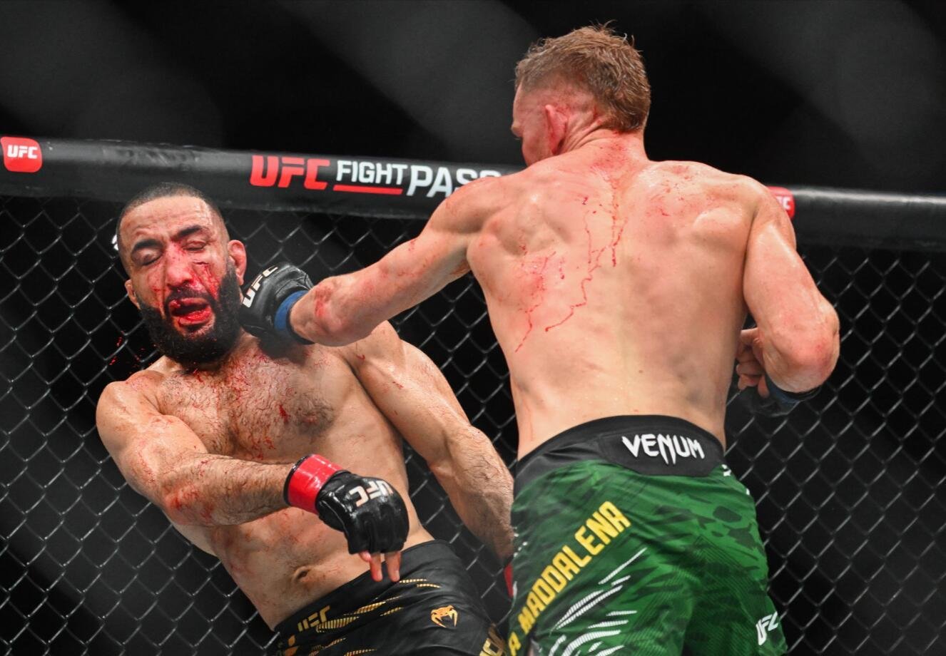 Экс-чемпион UFC Мухаммад проиграл Иэну Гэрри на турнире в Катаре.