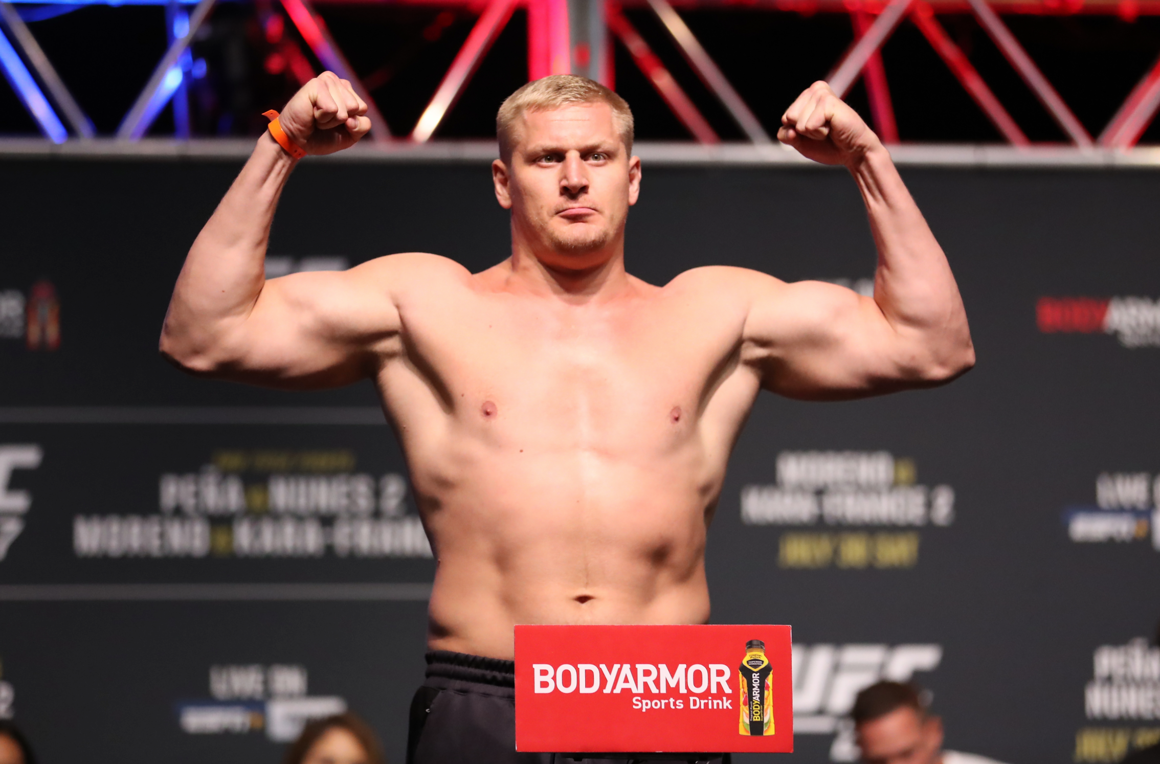 Павлович за 39 секунд победил бразильца Тейшейру на турнире UFC в Макао.