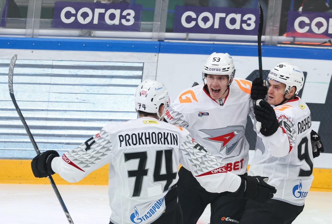 «Авангард» вышел в плей-офф КХЛ после поражения от «Автомобилиста».